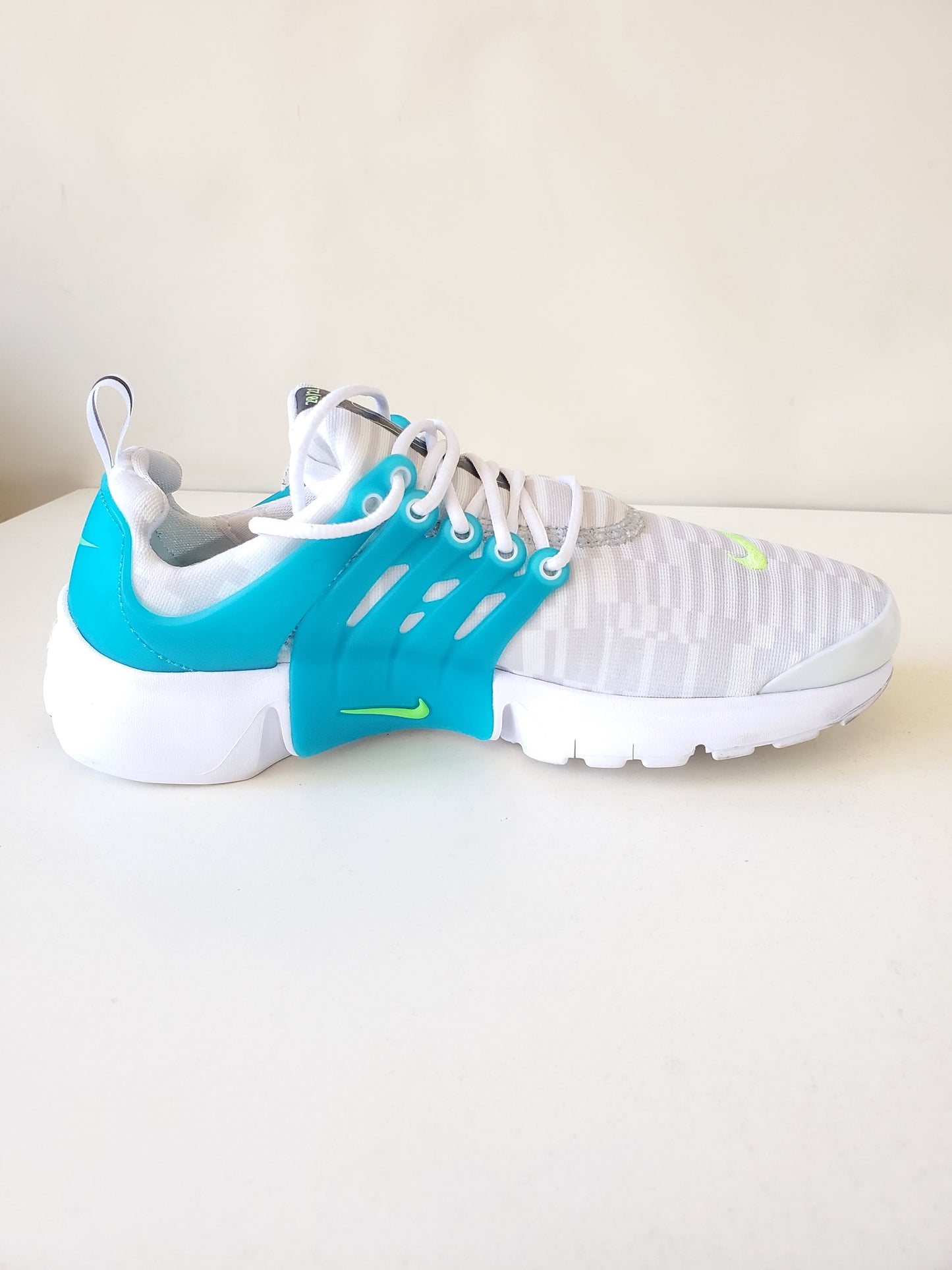 NIKE ORIGINAL KOZNI PATIKI BR 38 CM 24