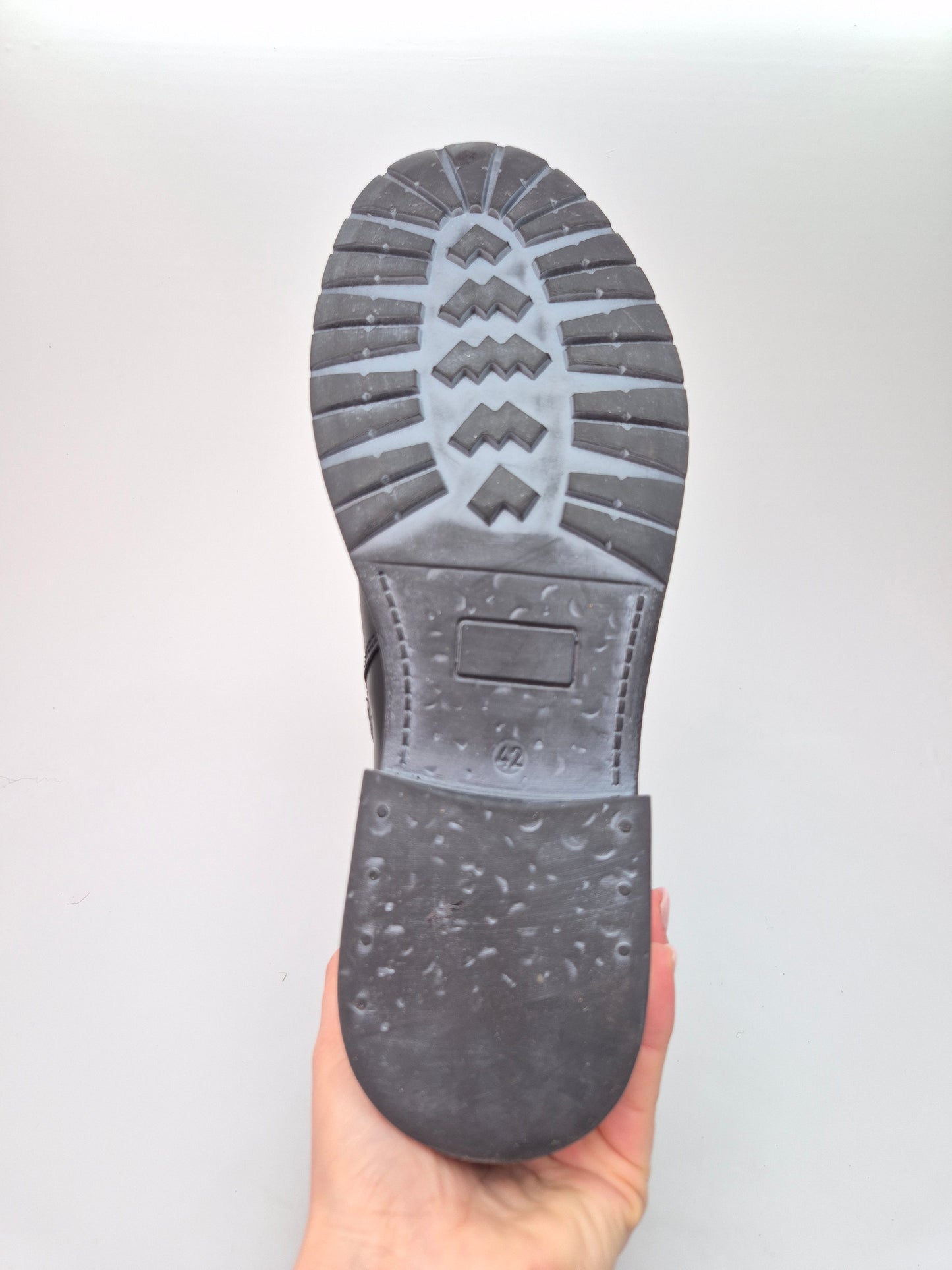 ZENSKI NOVI KOZNI CIZMI BR 42