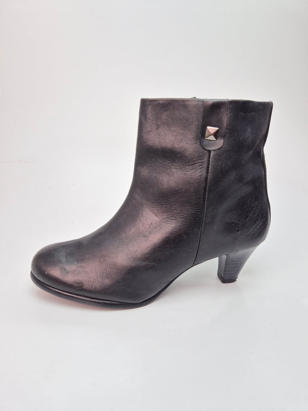 UNITS LEATHER KOZNI CIZMI BR 38