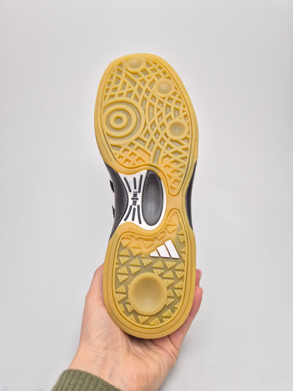 ADIDAS NOVI ORIGINAL PATIKI BR 39