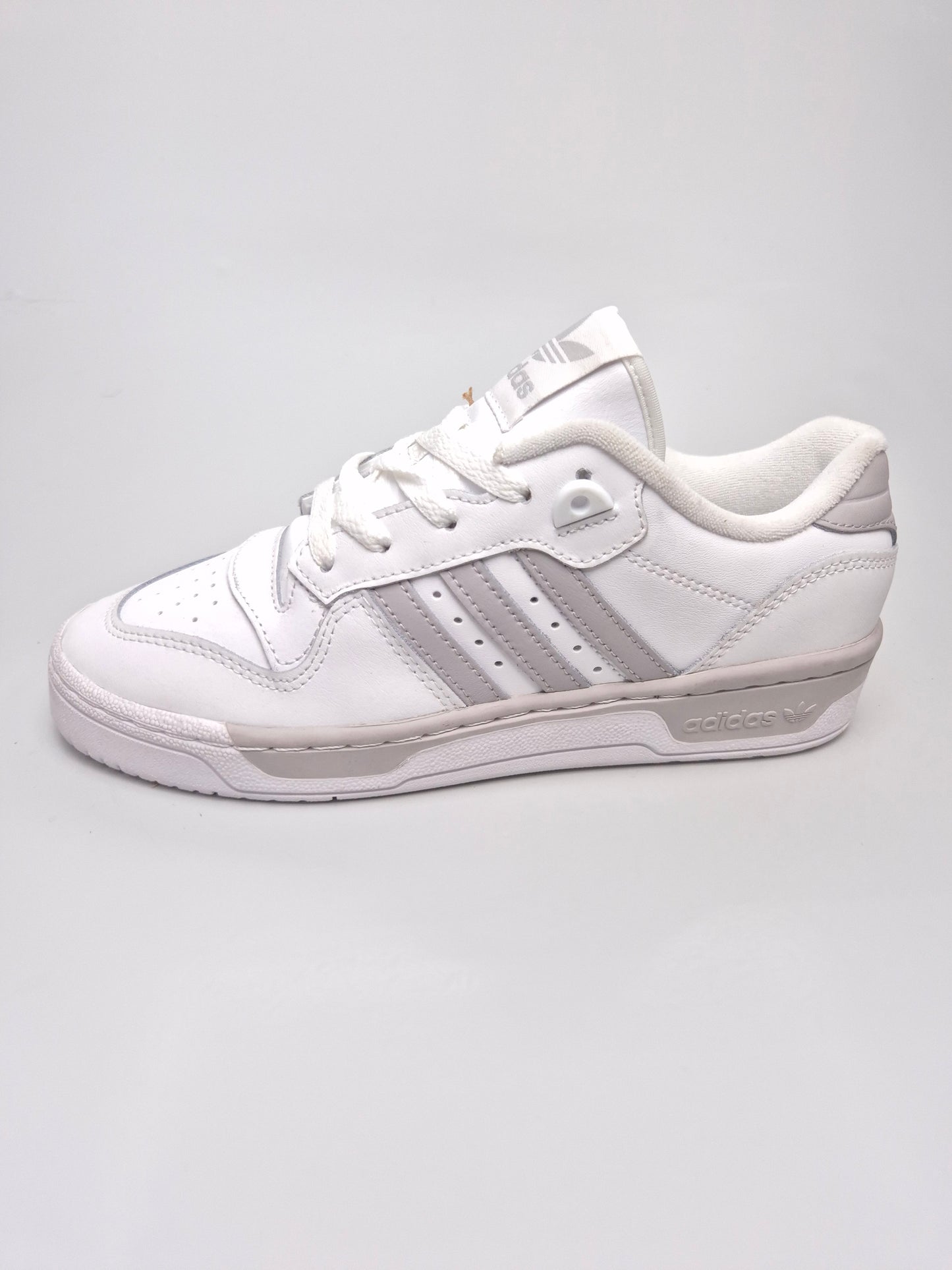 ADIDAS NOVI ORIGINAL PATIKI BR 38.5