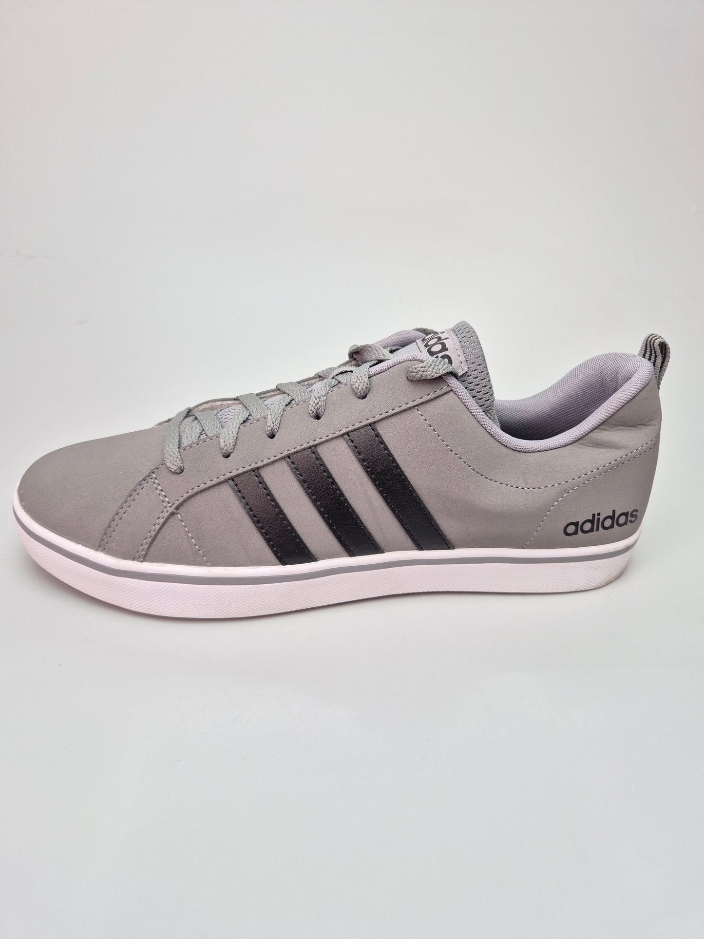 ADIDAS NOVI ORIGINAL PATIKI BR 46