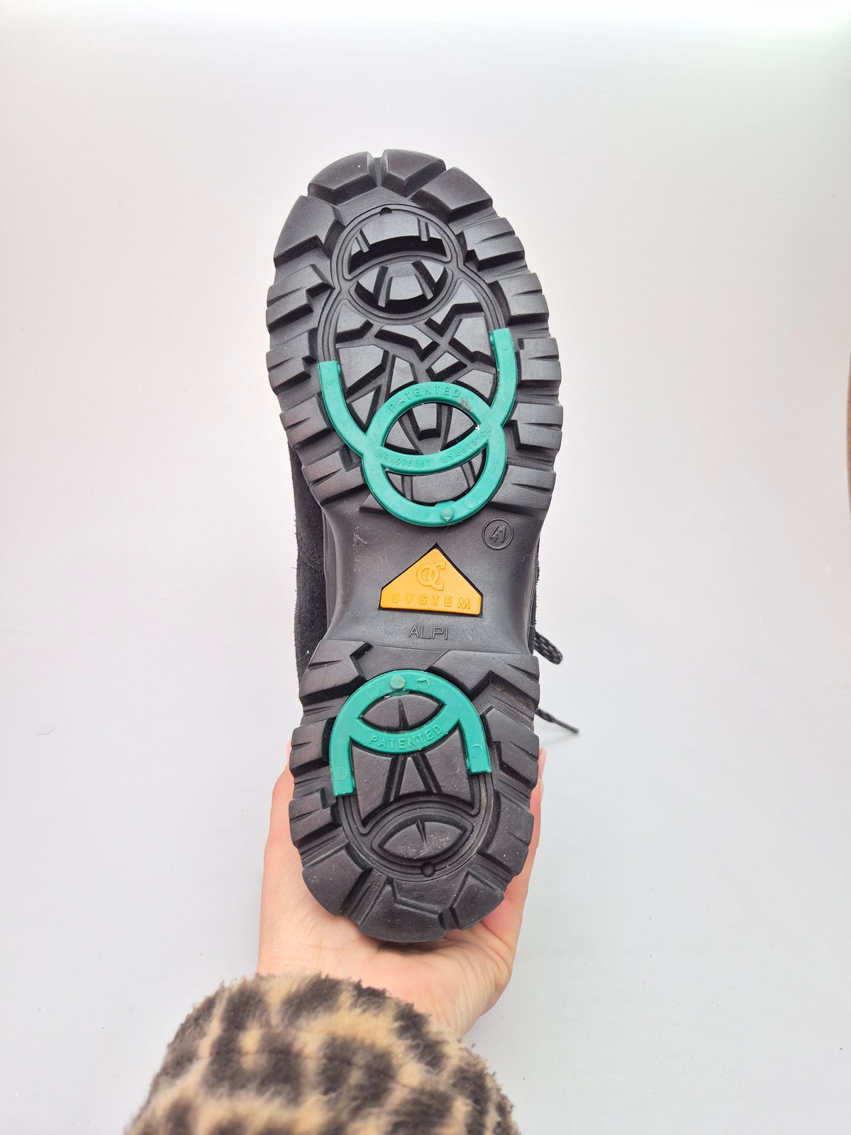 LOWA GORETEX NOVI ORIGINAL VODOOTPORNI CIZMI BR 41