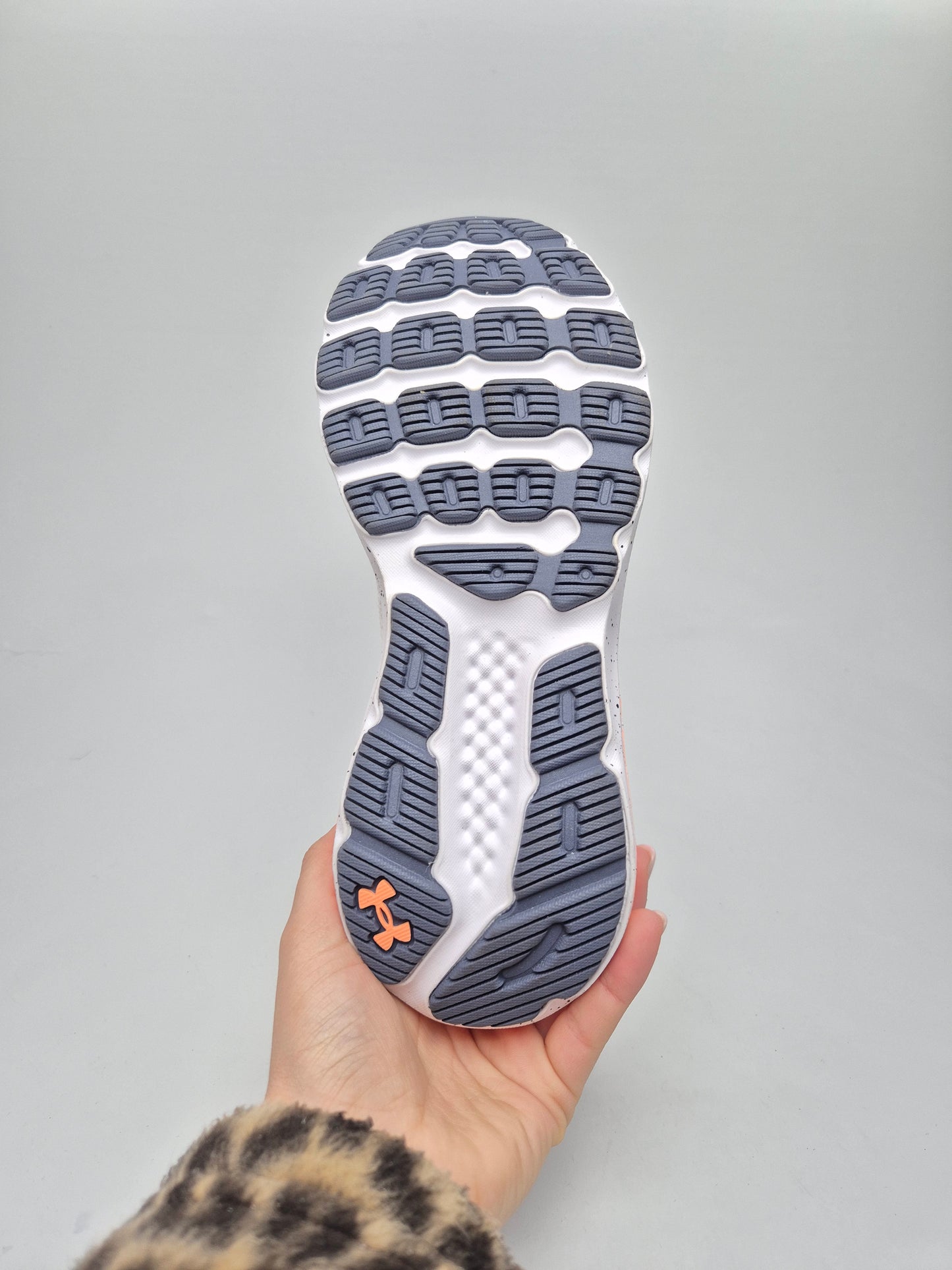 UNDER ARMOUR NOVI ORIGINAL PATIKI BR 38.5