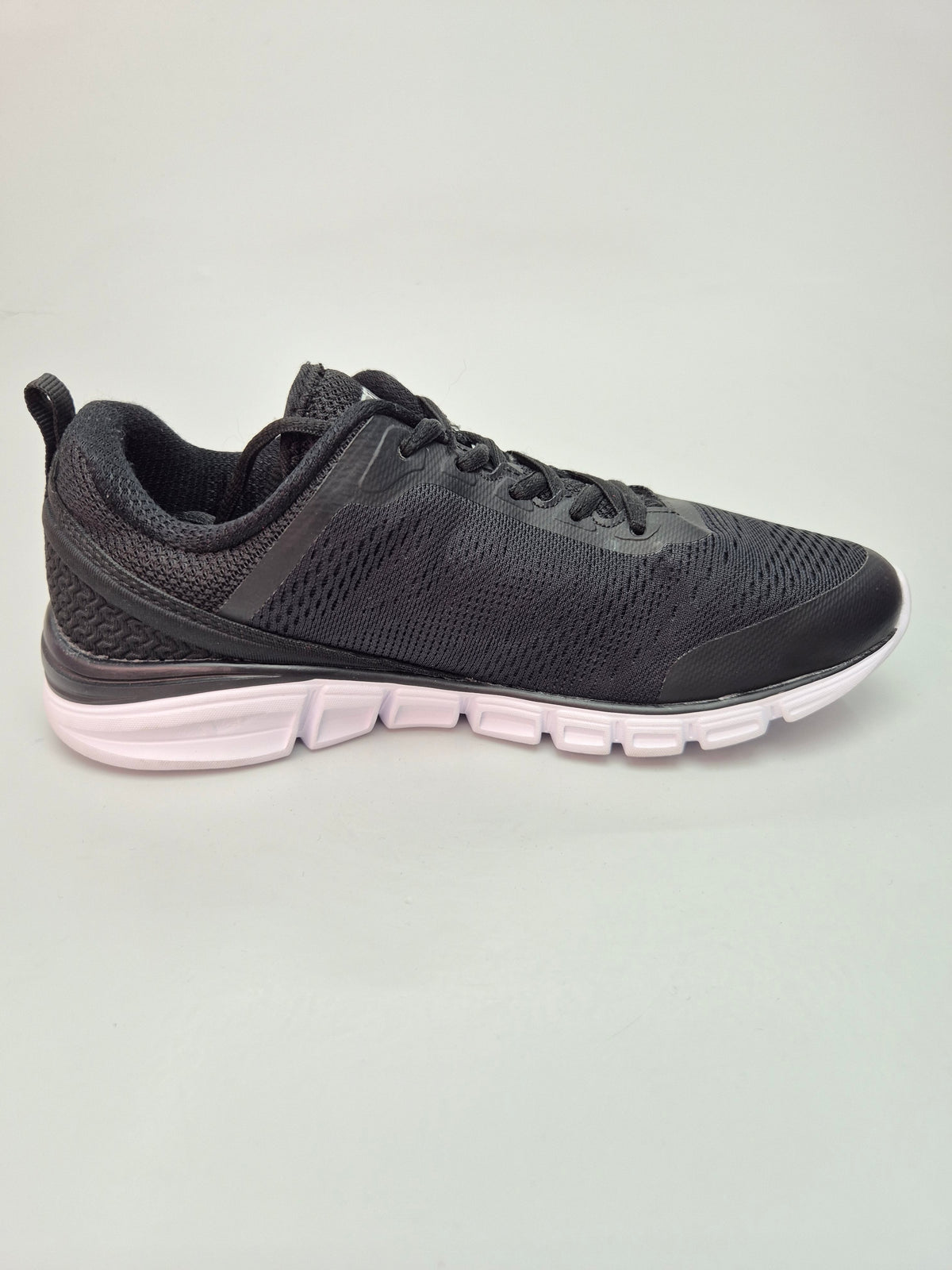 FILA NOVI ORIGINAL PATIKI BR 38.5