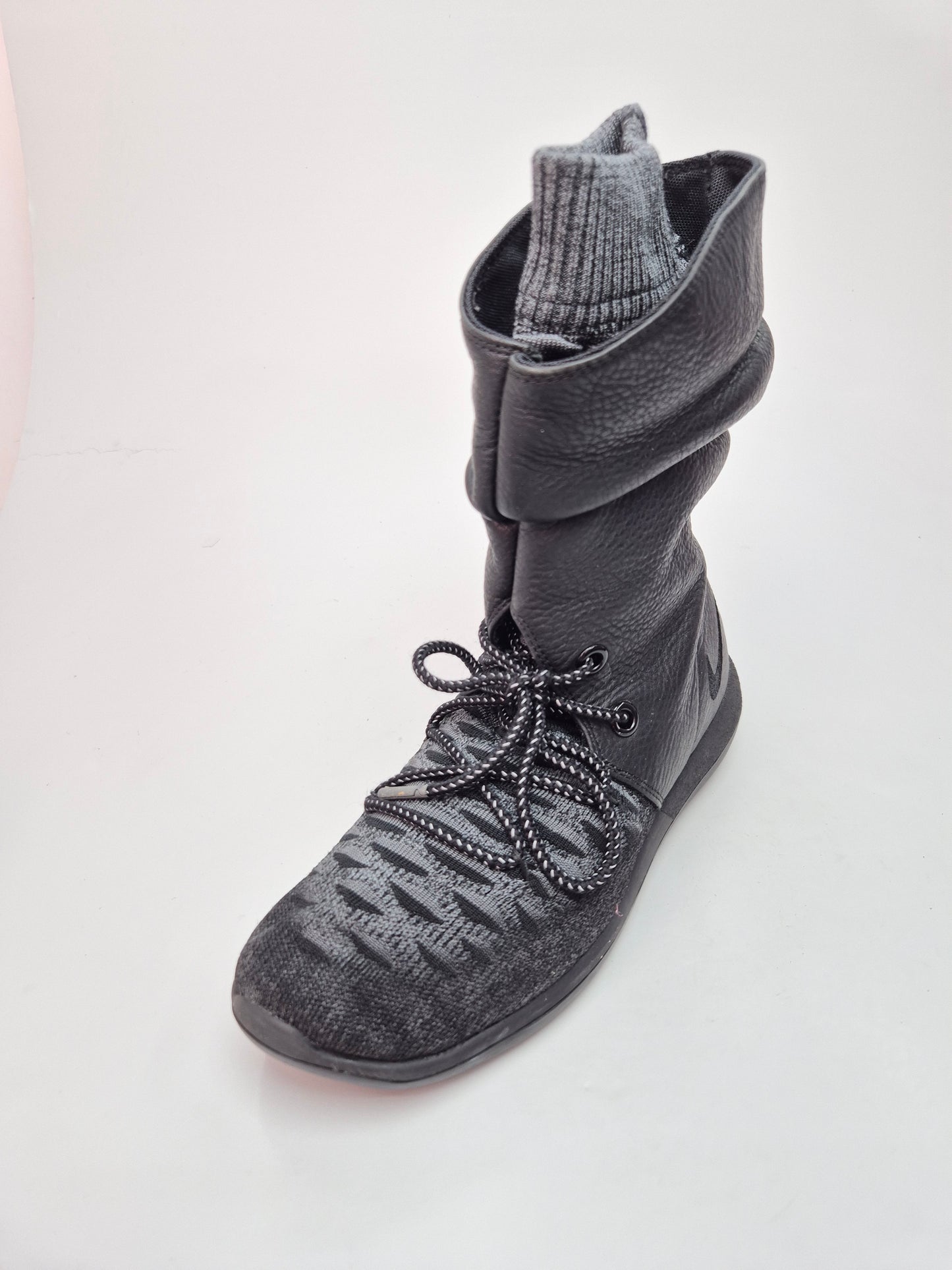 NIKE NOVI ORIGINAL CIZMI BR 38.5