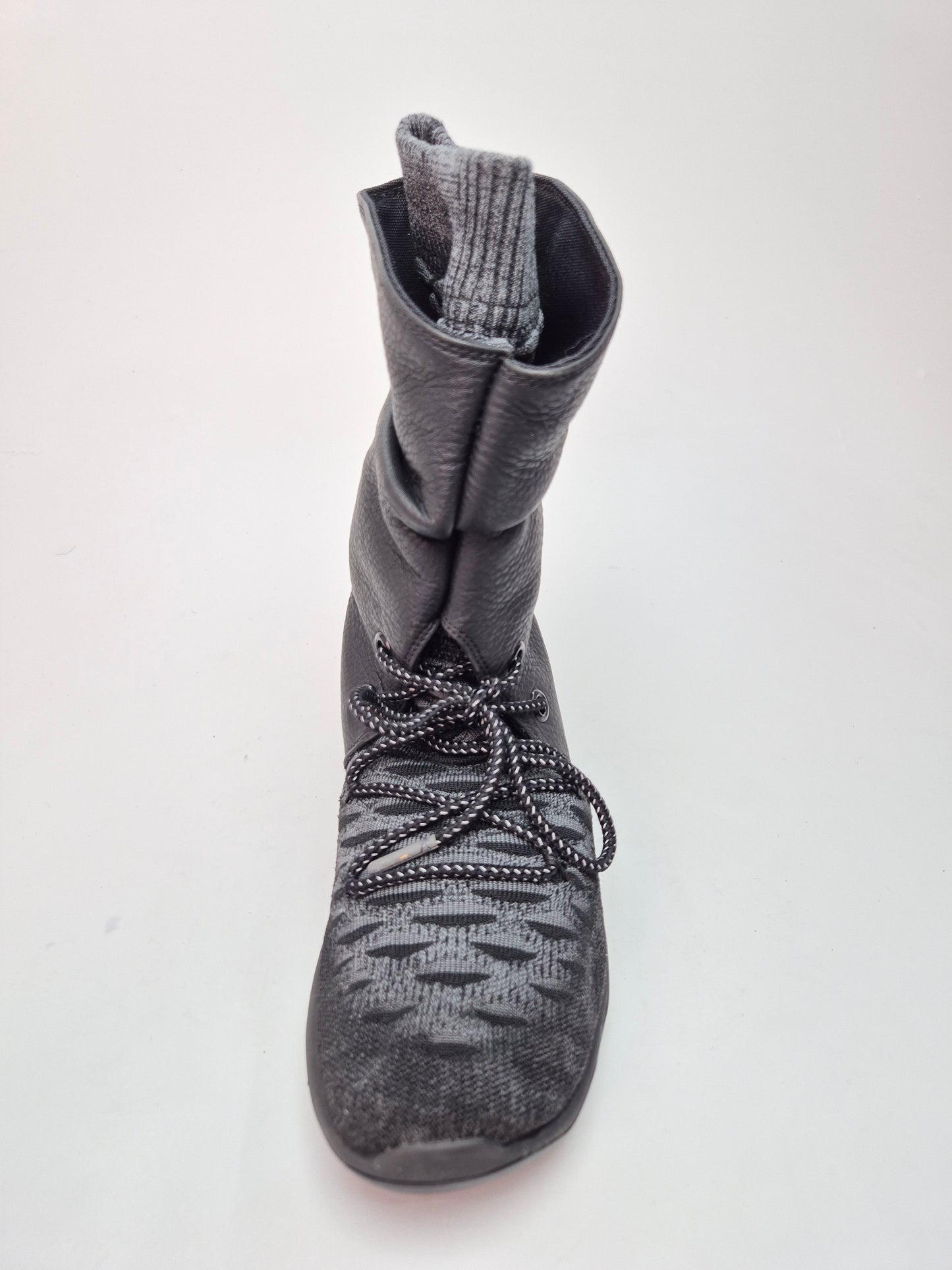 NIKE NOVI ORIGINAL CIZMI BR 38.5