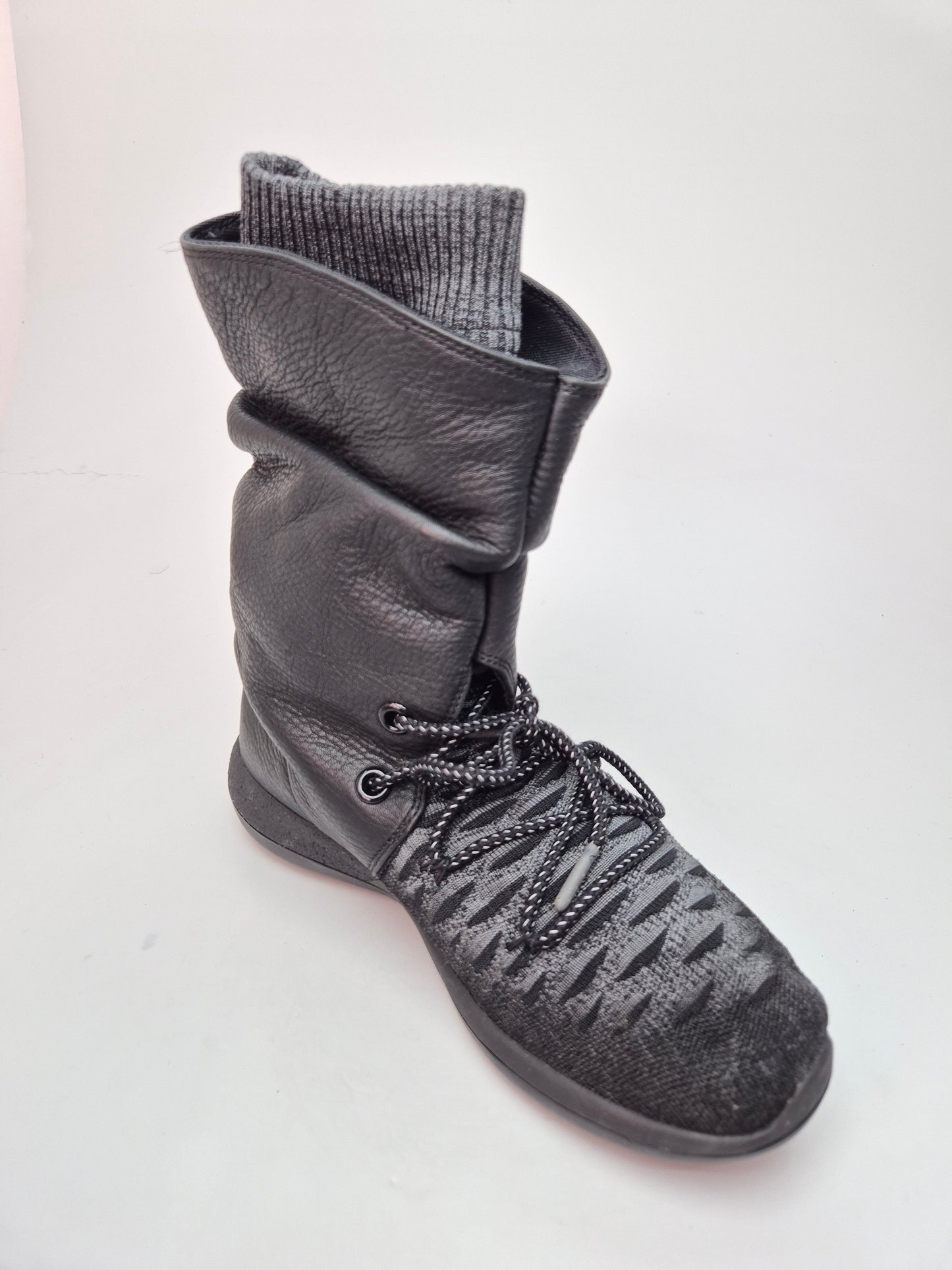 NIKE NOVI ORIGINAL CIZMI BR 38.5