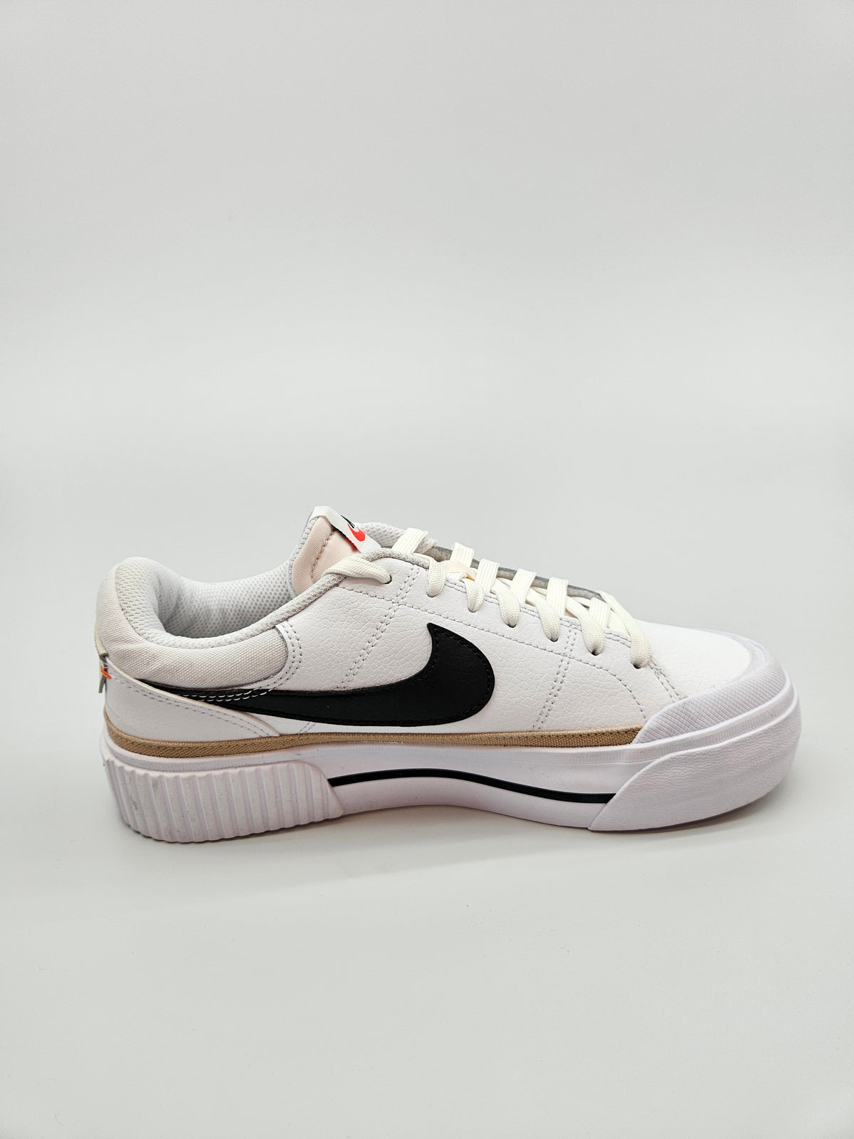 NIKE NOVI ORIGINAL PATIKI BR 39