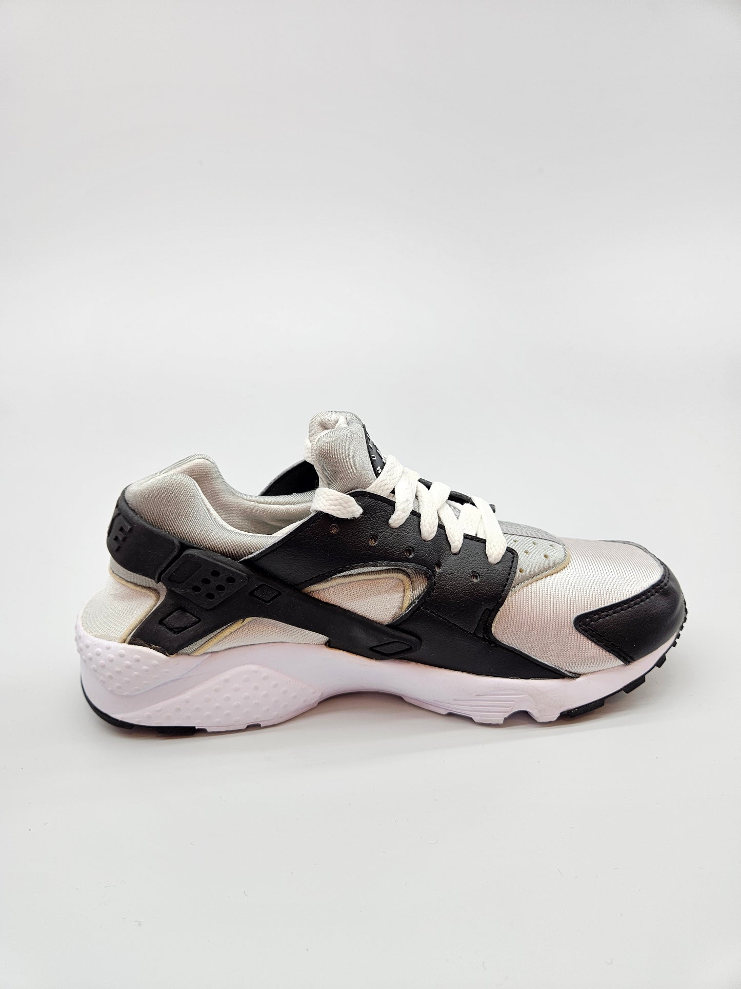 NIKE HUARACHE NOVI ORIGINAL PATIKI BR 38