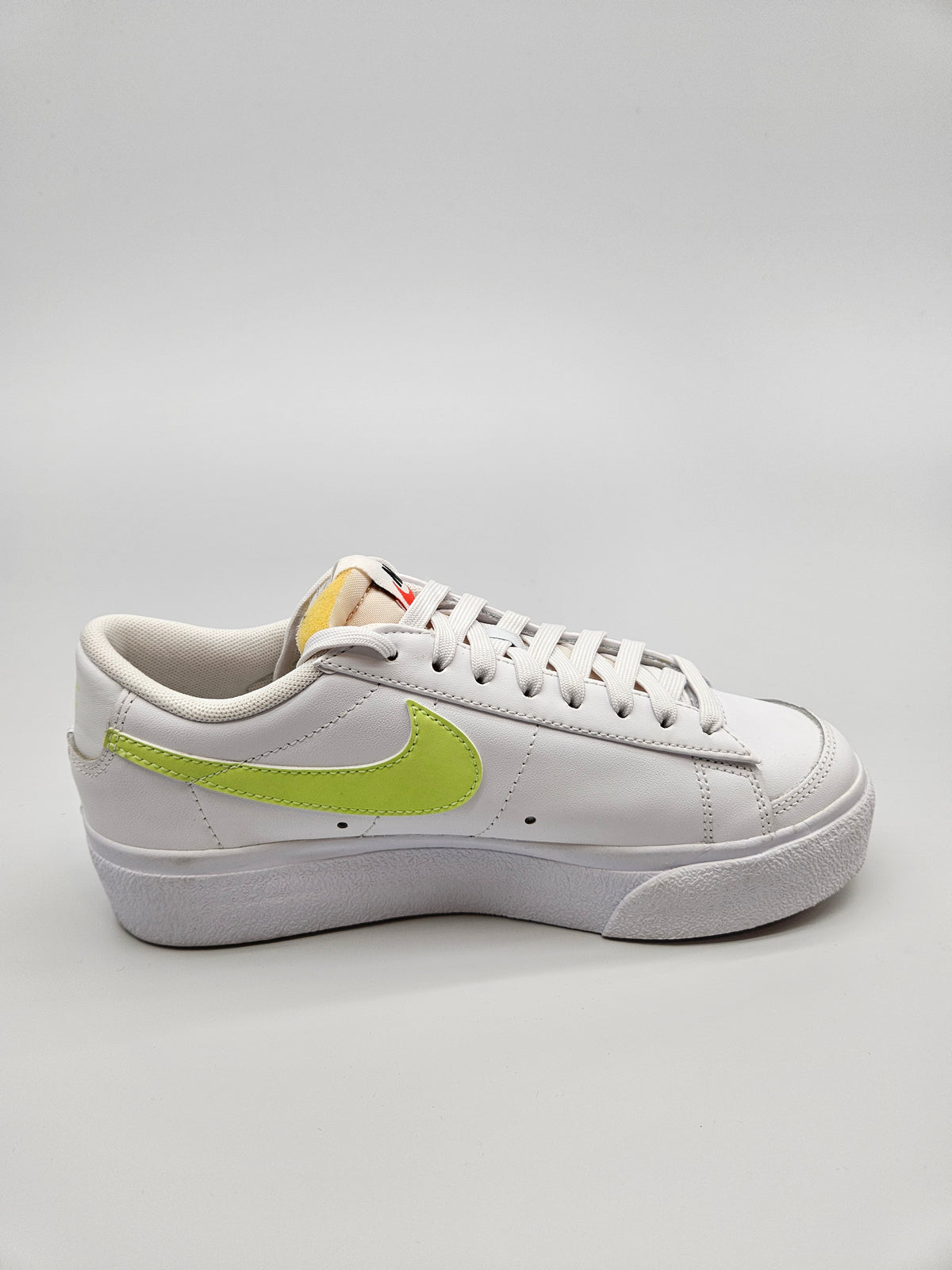 NIKE NOVI ORIGINAL PATIKI BR 37.5