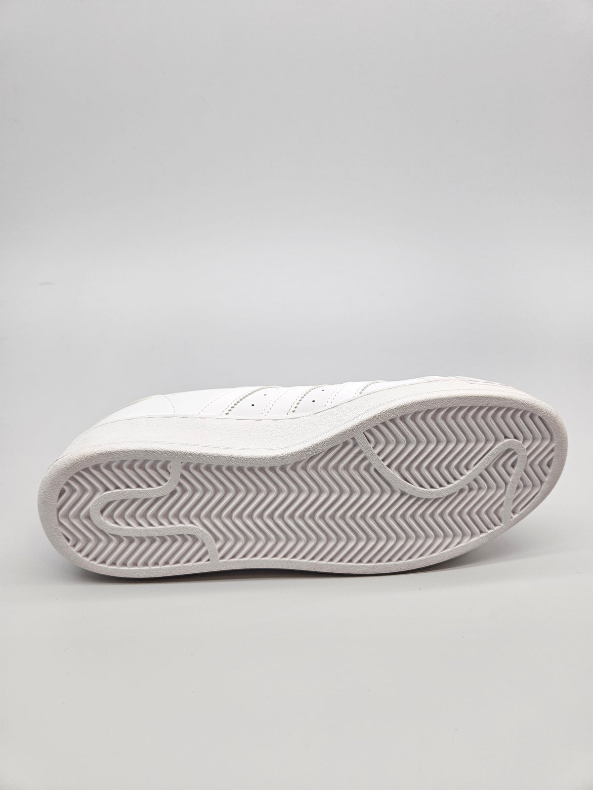 ADIDAS SUPERSTAR NOVI ORIGINAL PATIKI BR 43