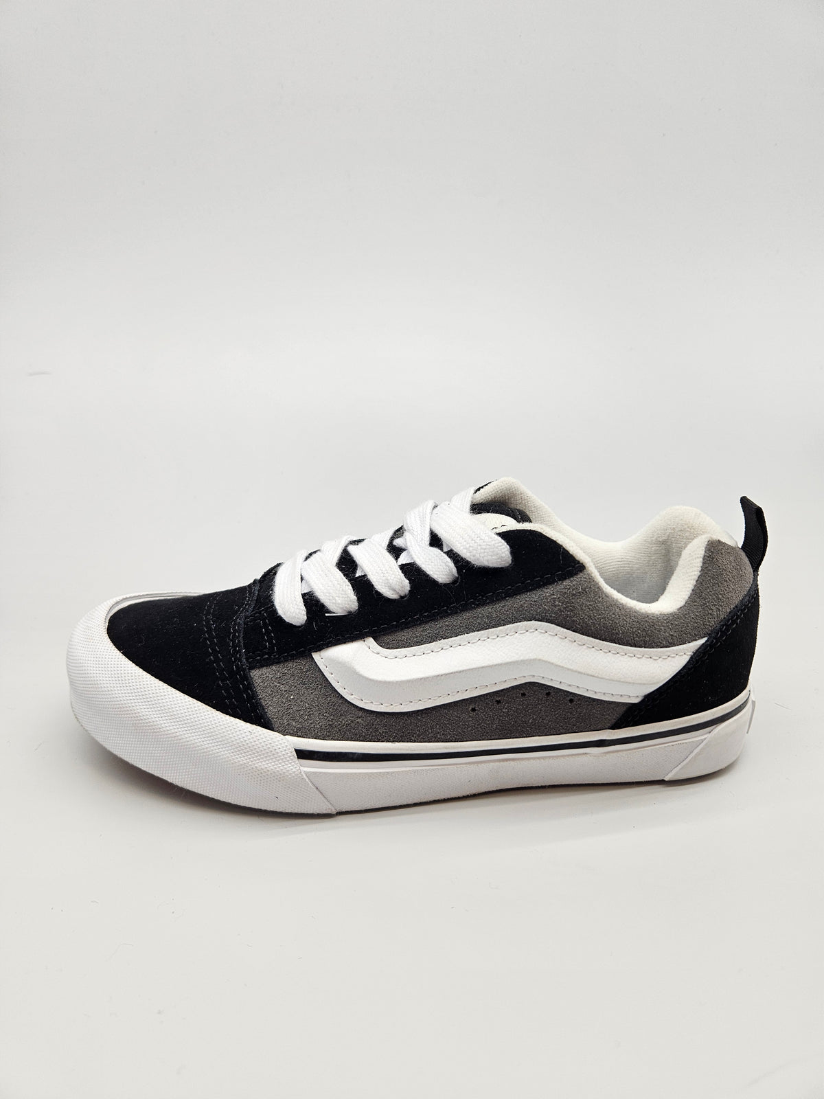 VANS NOVI ORIGINAL PATIKI BR 37