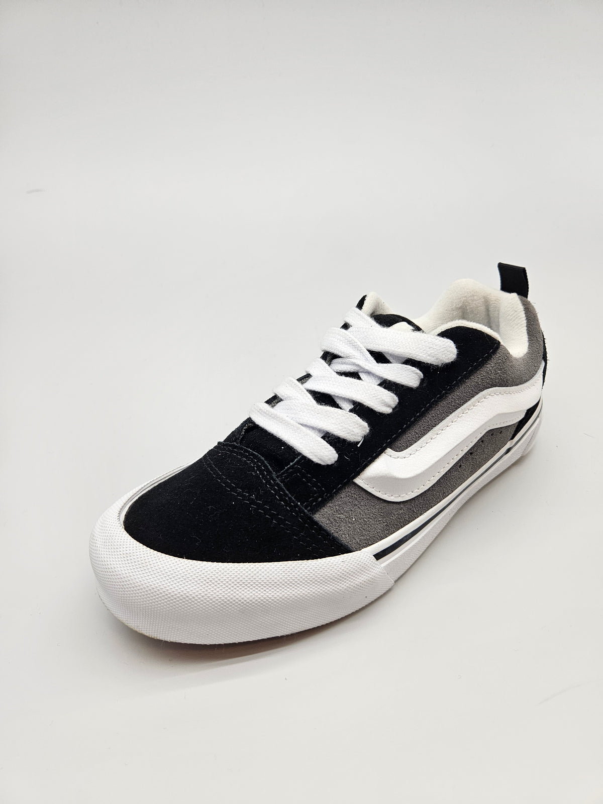 VANS NOVI ORIGINAL PATIKI BR 37