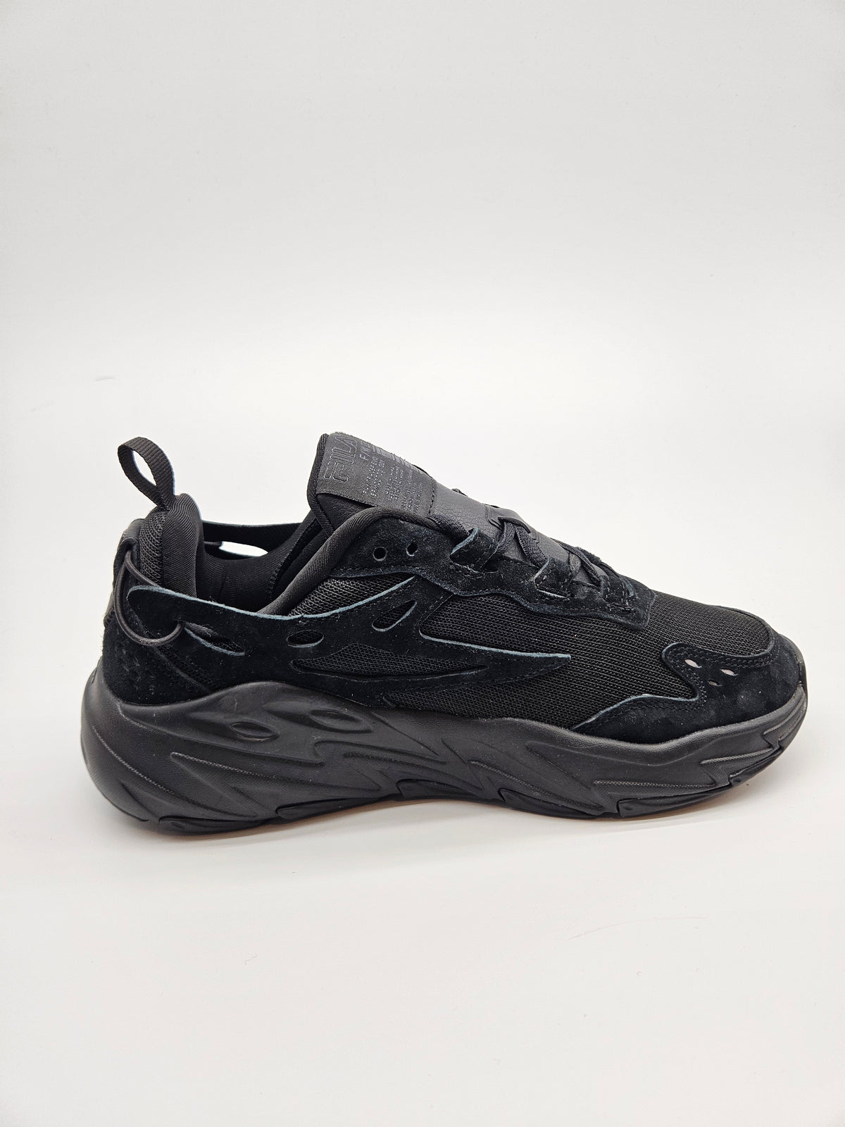 FILA NOVI ORIGINAL PATIKI BR 41.5