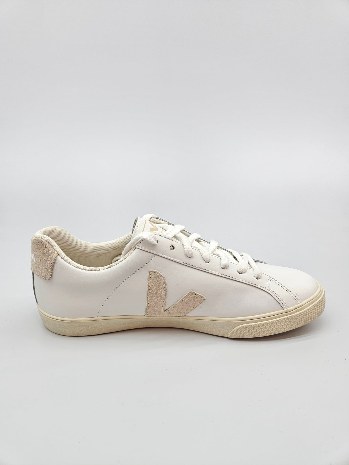 VEJA NOVI ORIGINAL PATIKI BR 40