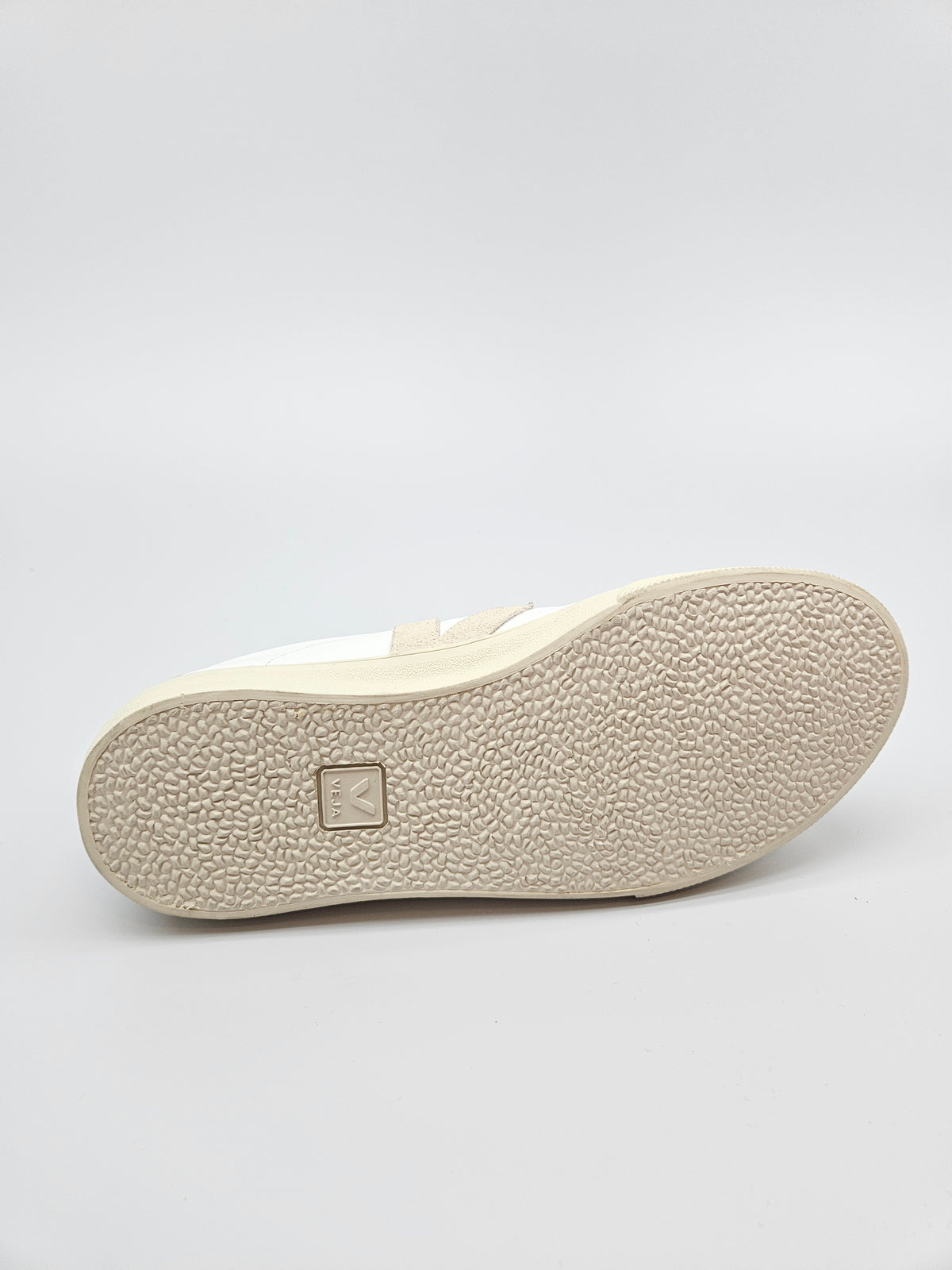 VEJA NOVI ORIGINAL PATIKI BR 40