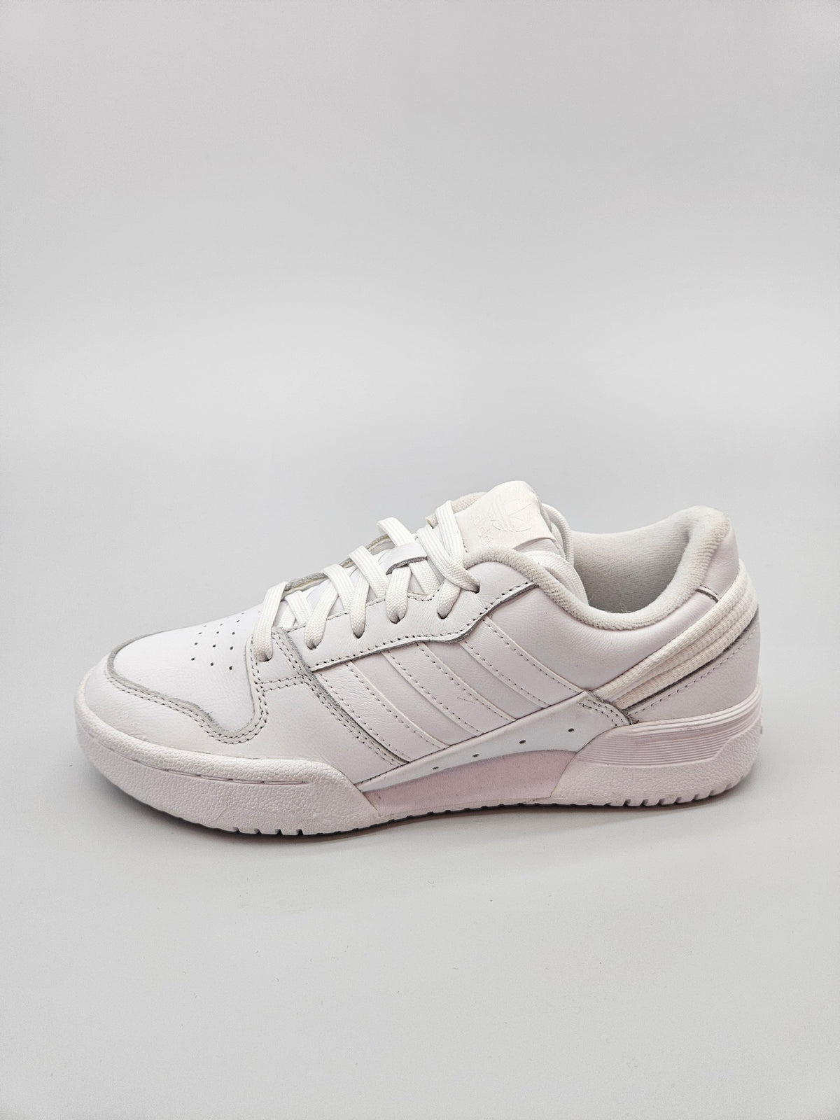 ADIDAS NOVI ORIGINAL PATIKI BR 38.5