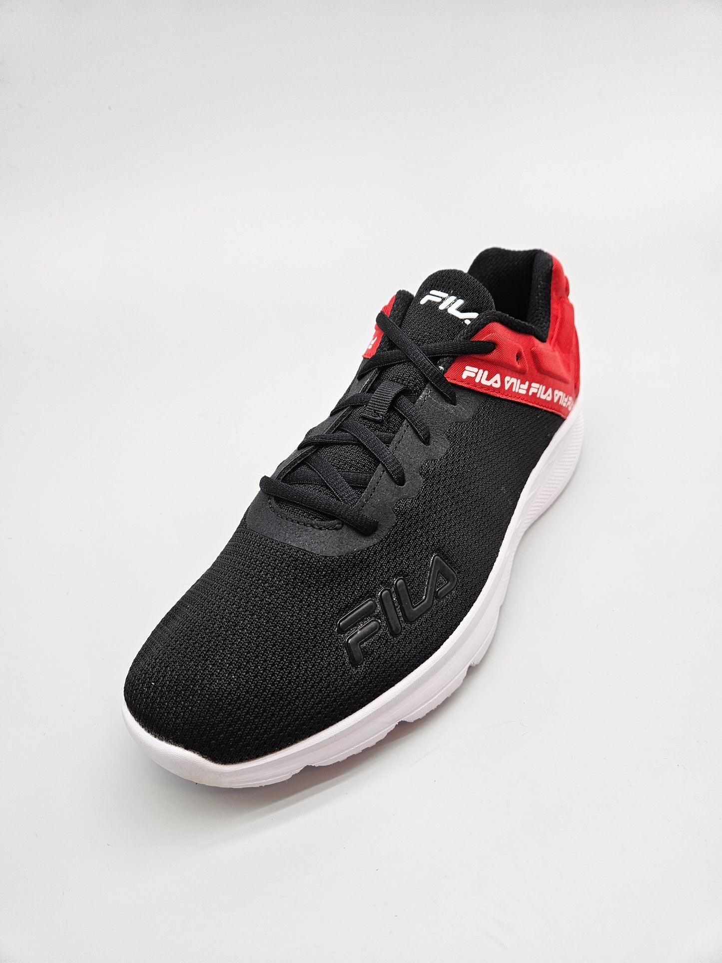FILA NOVI ORIGINAL PATIKI. R 47