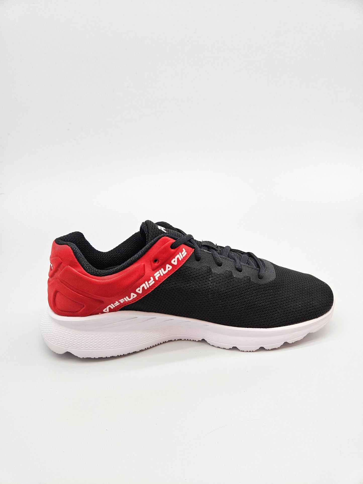 FILA NOVI ORIGINAL PATIKI. R 47