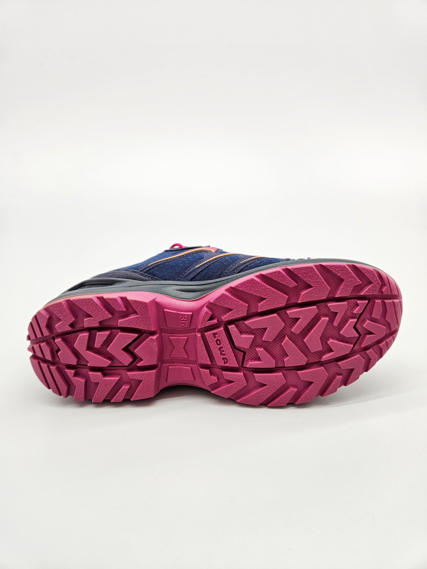 LOWA GORETEX NOVI ORIGINAL PATIKI BR 36