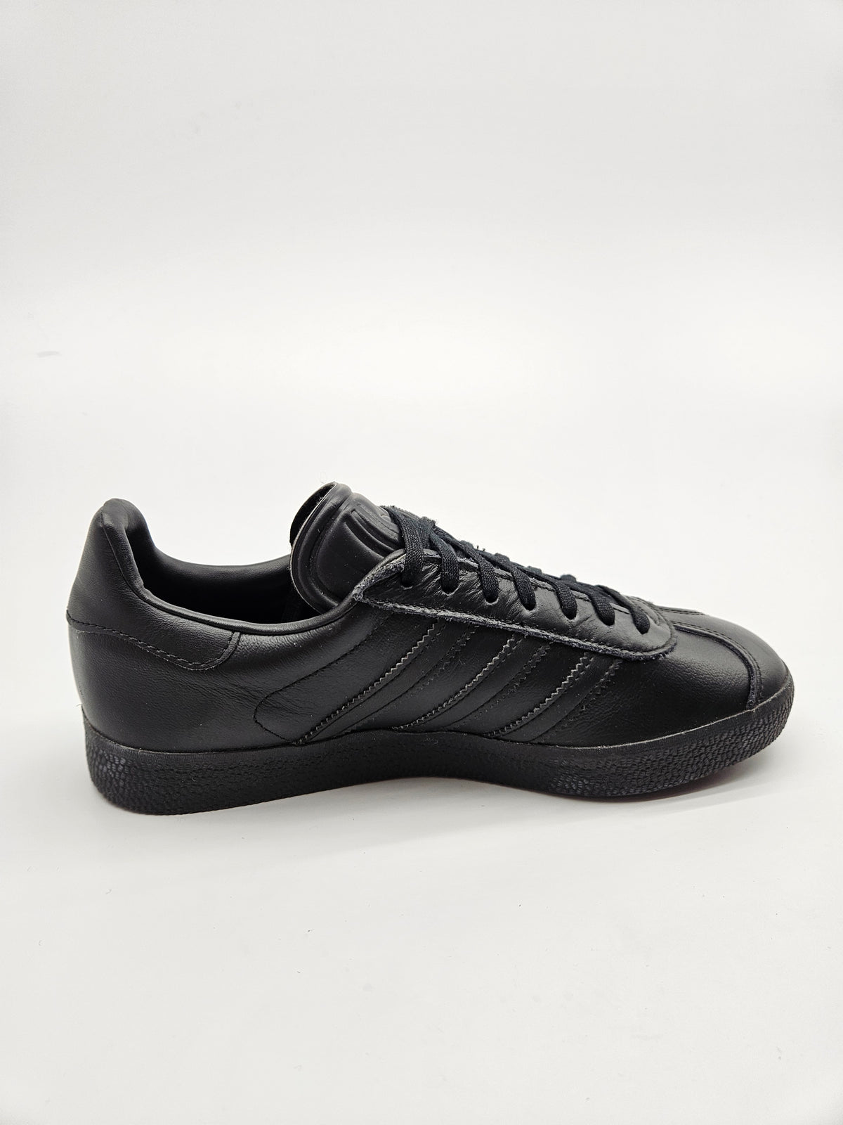 ADIDAS GAZZELE NOVI ORIGINAL PATIKI BR 39