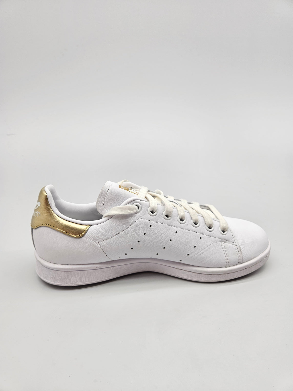 ADIDAS NOVI ORIGINAL PATIKI BR 39