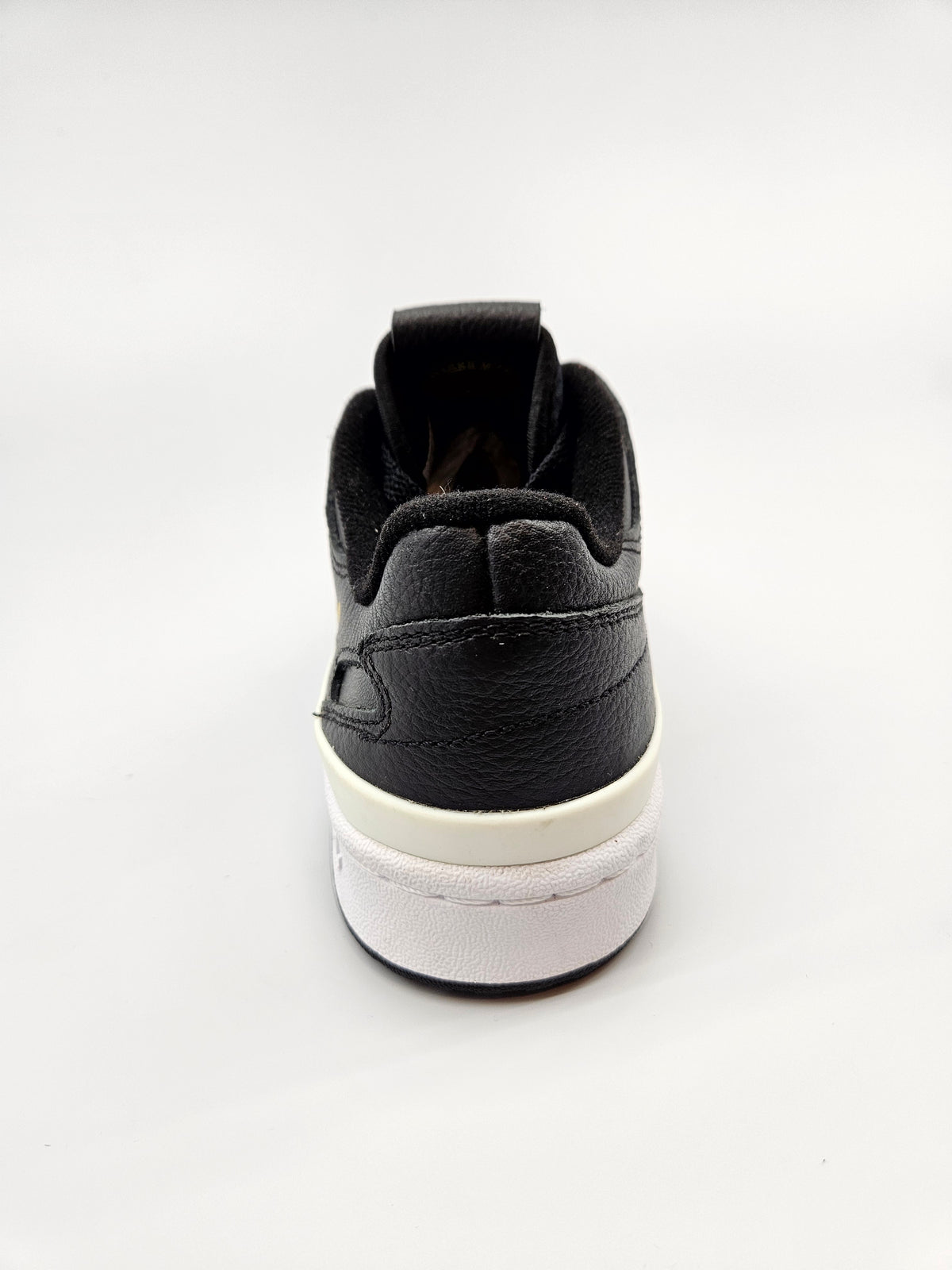 ADIDAS NOVI ORIGINAL PATIKI BR 36.5