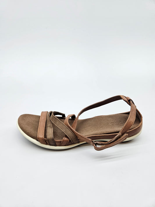 ECCO ORIGINAL KOZNI SANDALI BR 41