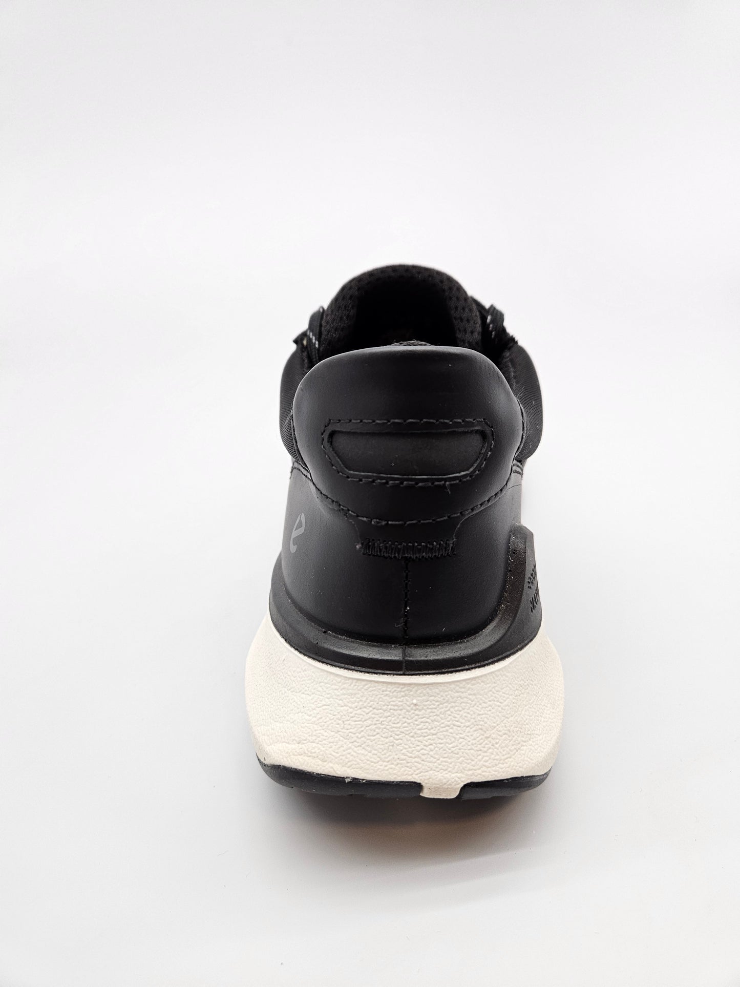 ECCO ORIGINAL KOZNI PATIKI BR 39