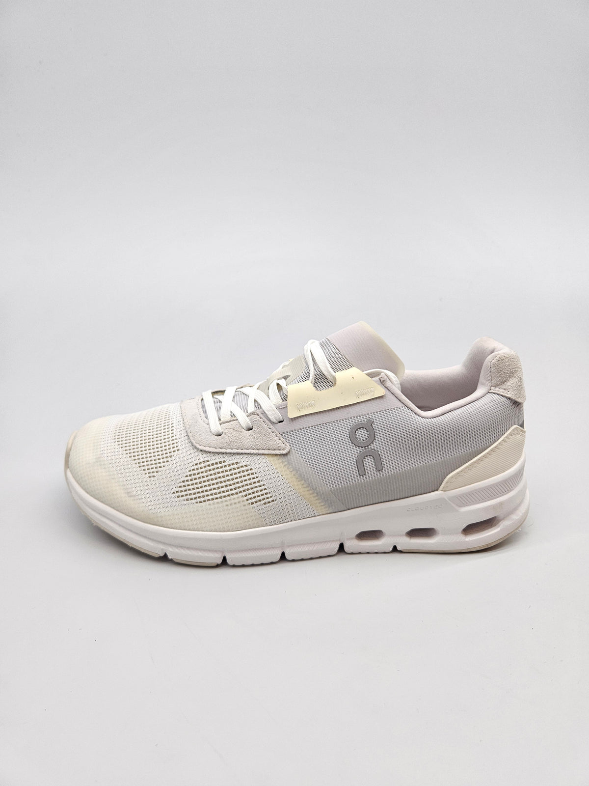 ON RUNNING NOVI ORIGINAL PATIKI BR 38