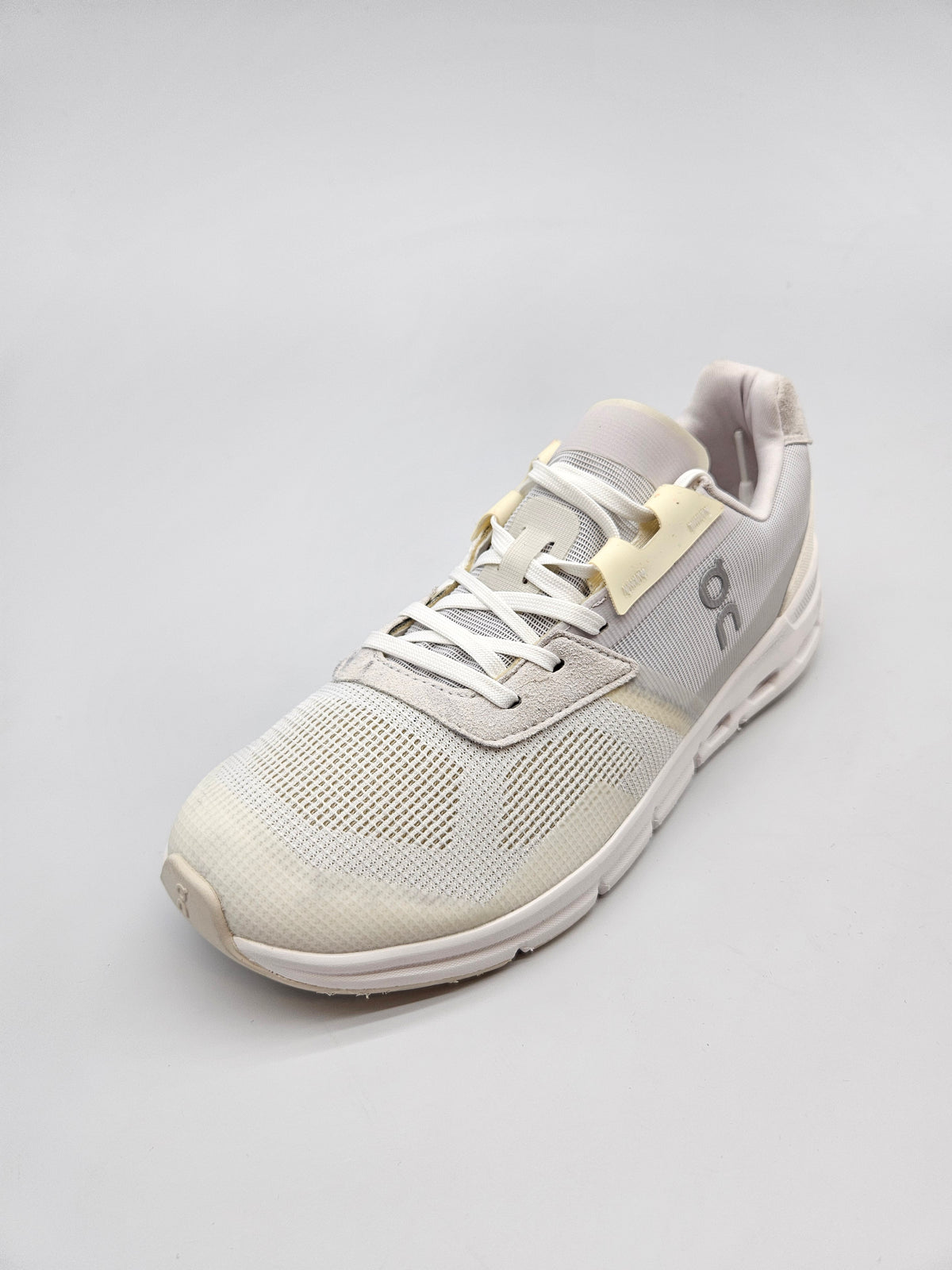 ON RUNNING NOVI ORIGINAL PATIKI BR 38