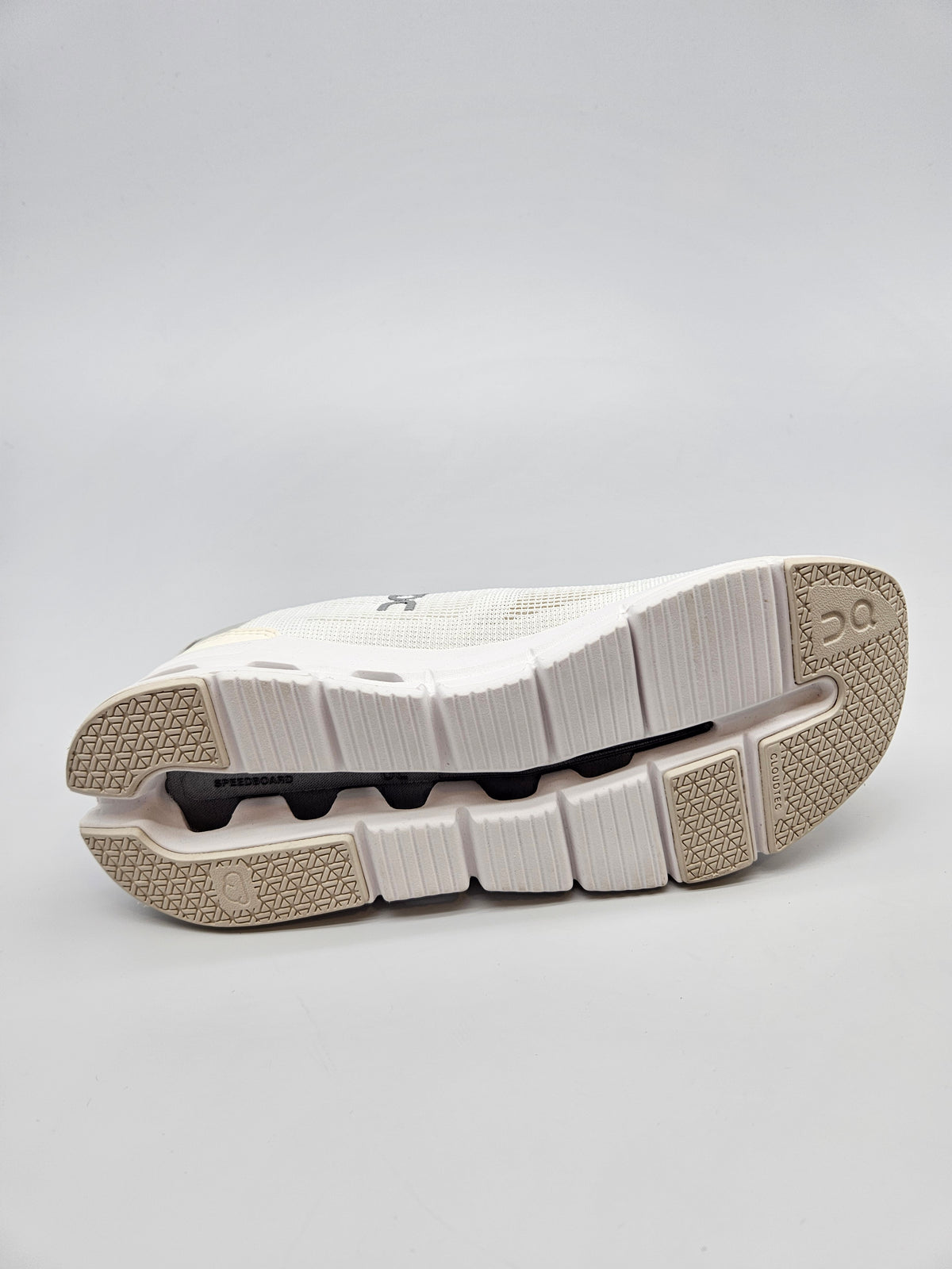 ON RUNNING NOVI ORIGINAL PATIKI BR 38