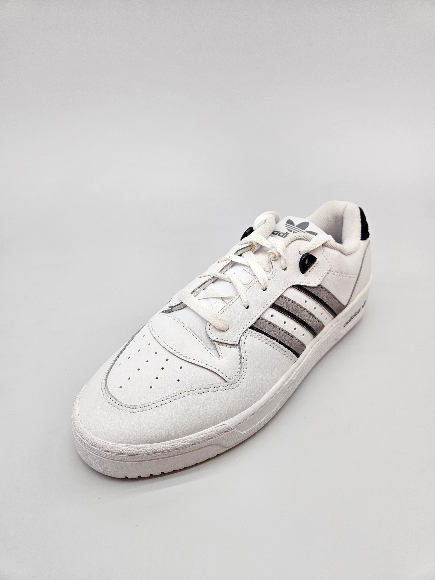 ADIDAS NOVI ORIGINAL PATIKI BR 43