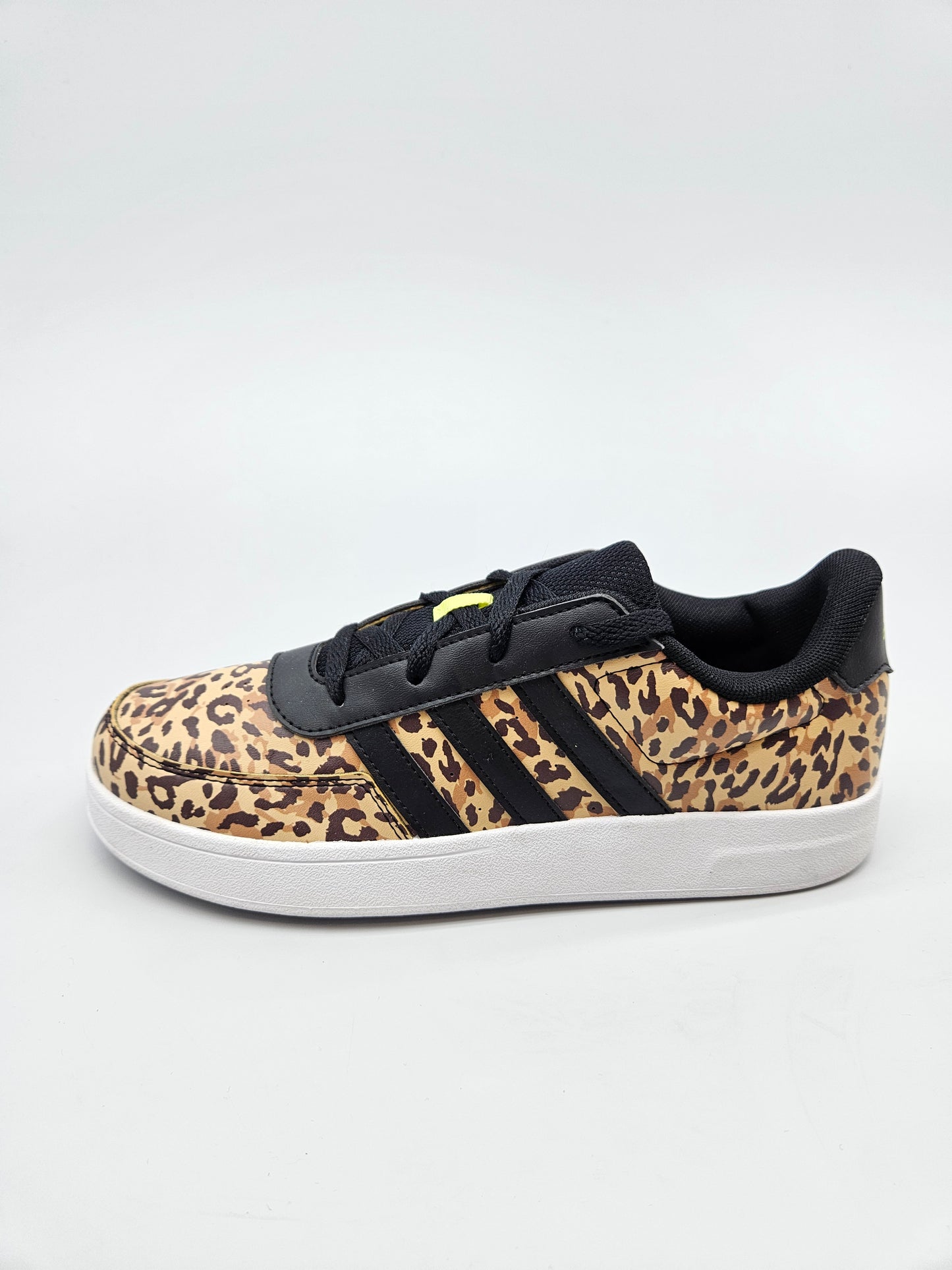 ADIDAS NOVI ORIGINAL PATIKI BR 39