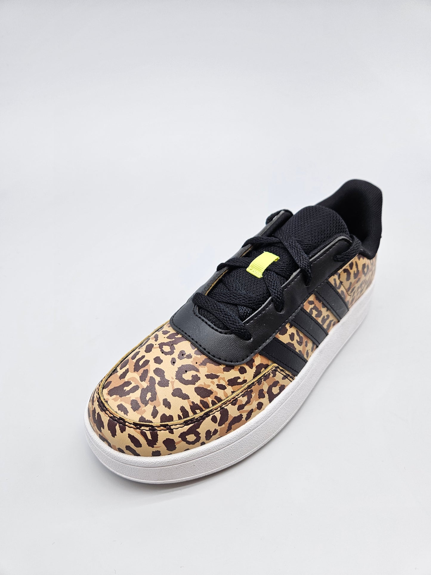 ADIDAS NOVI ORIGINAL PATIKI BR 39