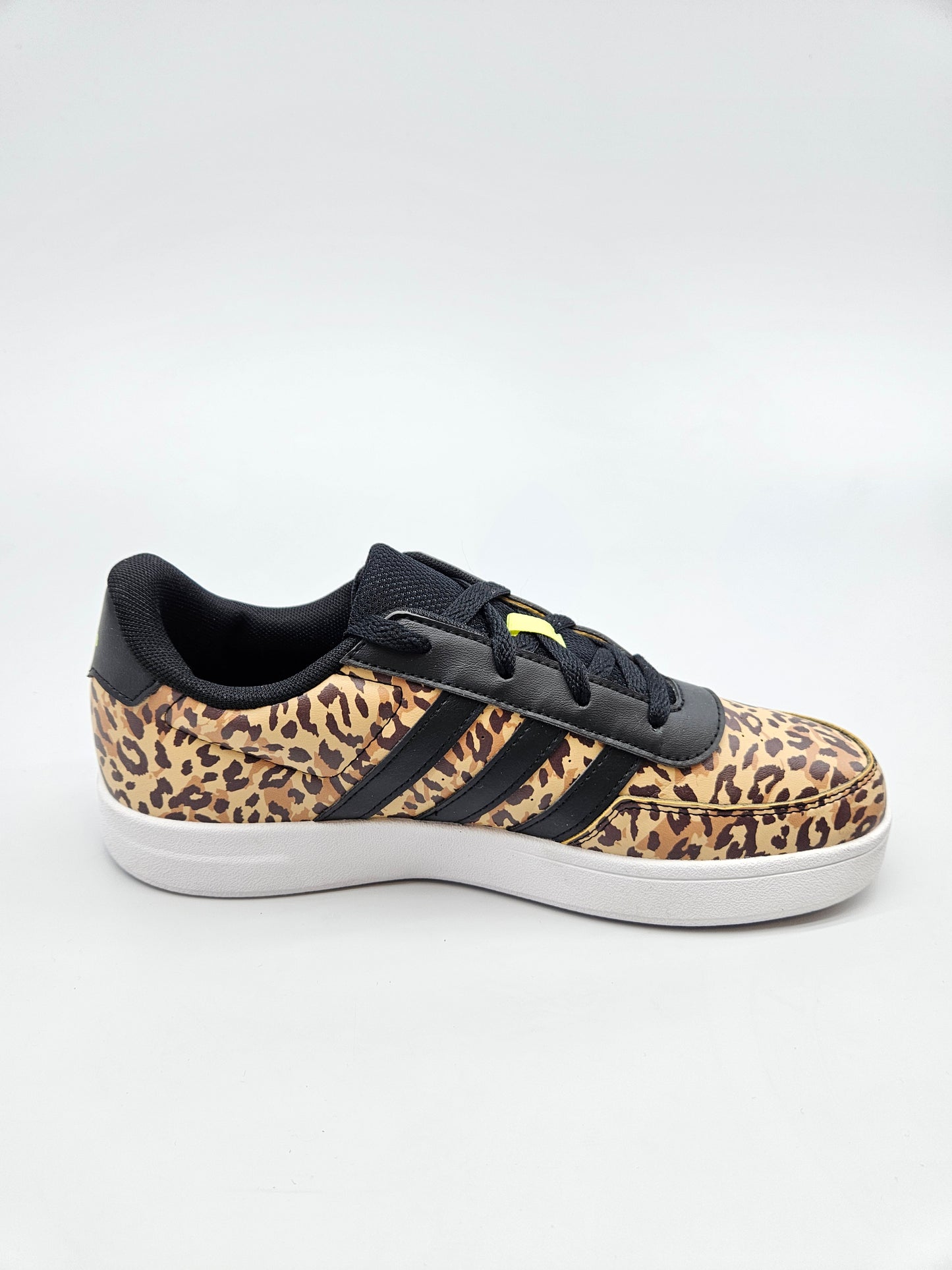 ADIDAS NOVI ORIGINAL PATIKI BR 39