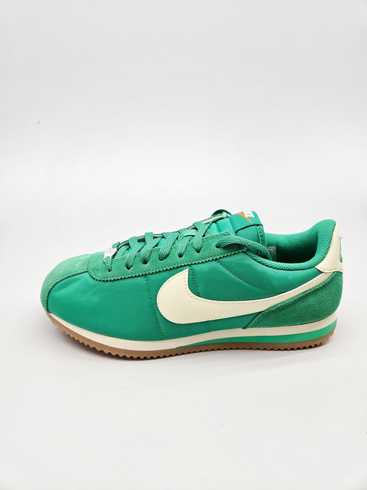 NIKE NOVI ORIGINAL PATIKI BR 42.5