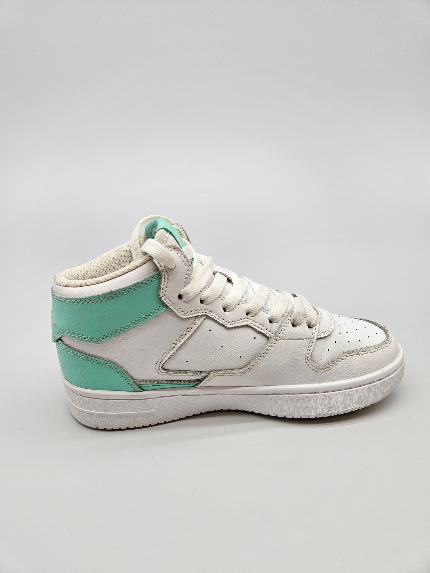 KARL KANI ORIGINAL PATIKI BR 37.5