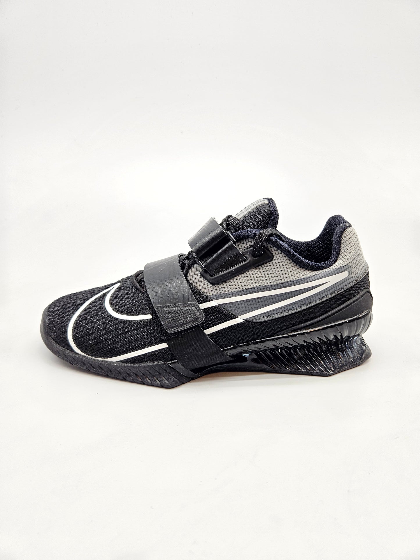 NIKE NOVI ORIGINAL PATIKI BR 39