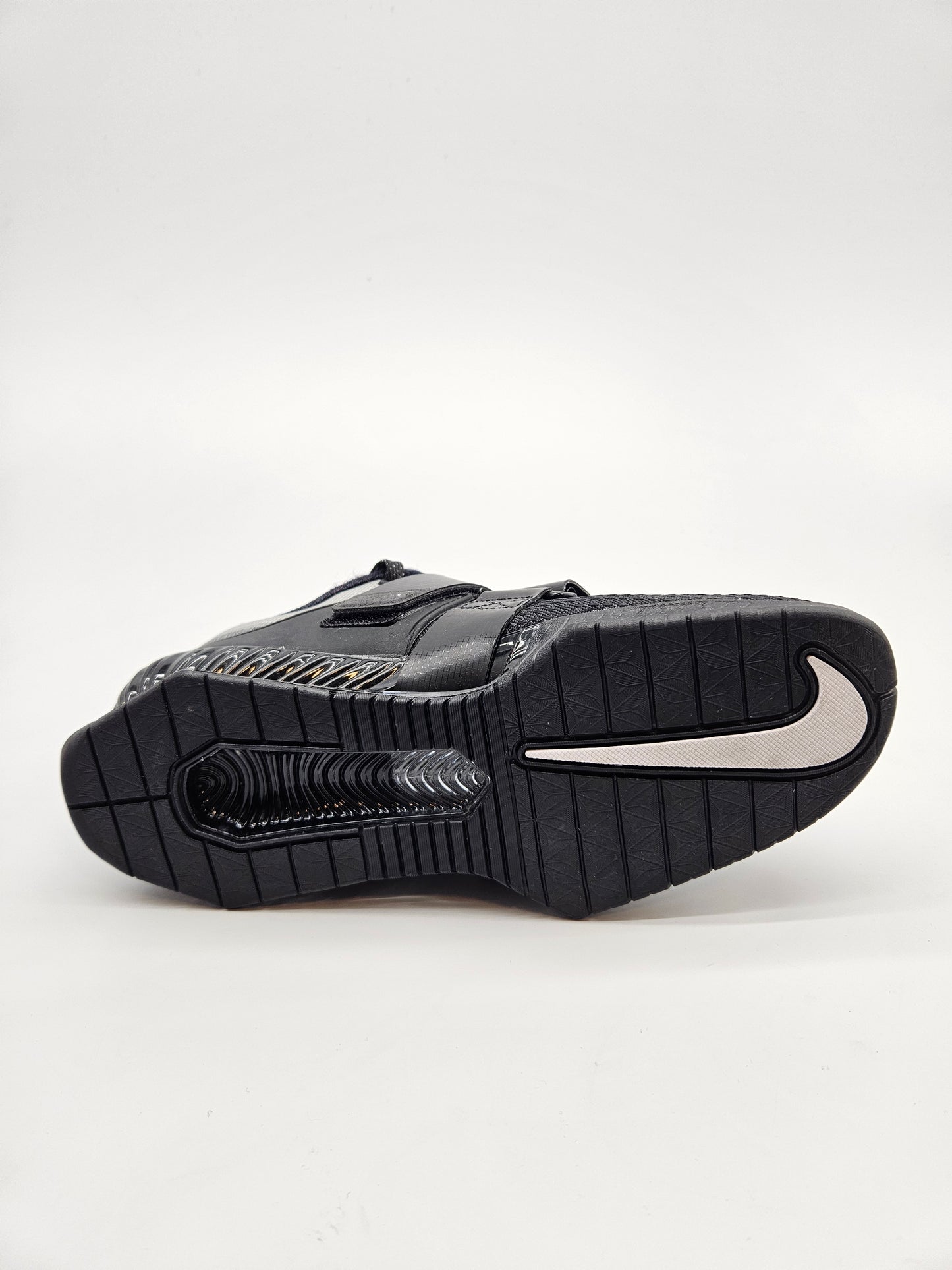 NIKE NOVI ORIGINAL PATIKI BR 39