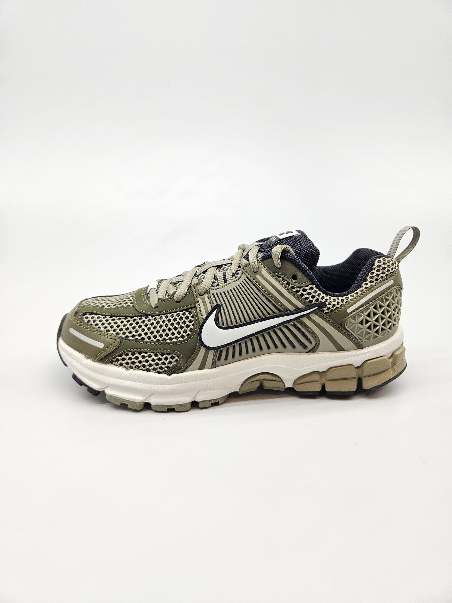 NIKE NOVI ORIGINAL PATIKI BR 36.5