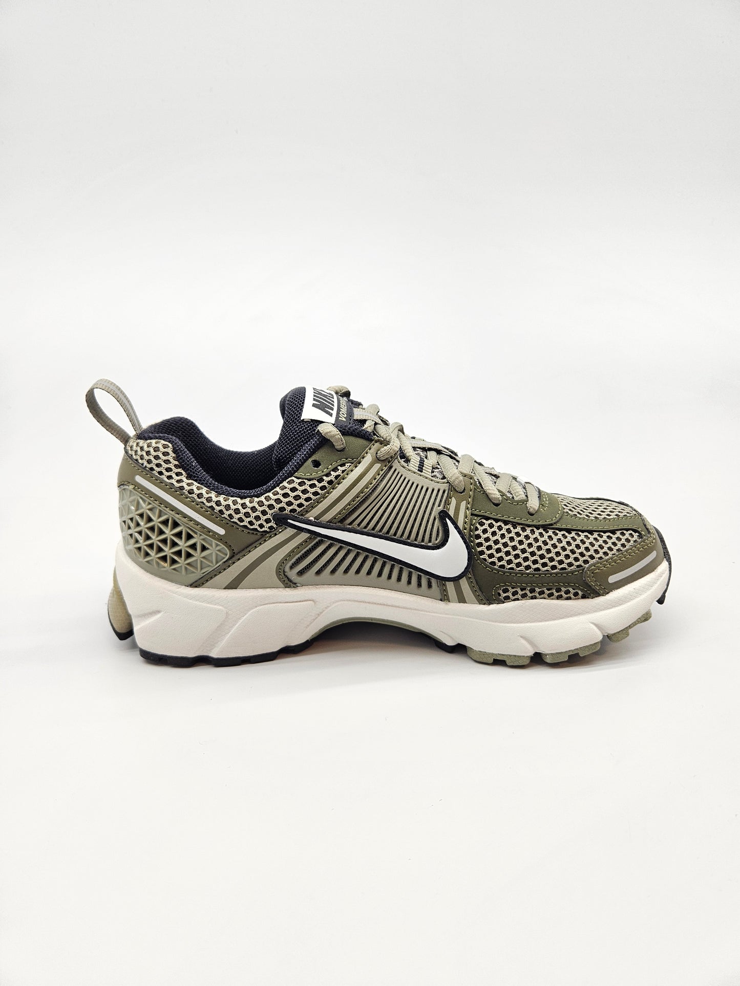 NIKE NOVI ORIGINAL PATIKI BR 36.5