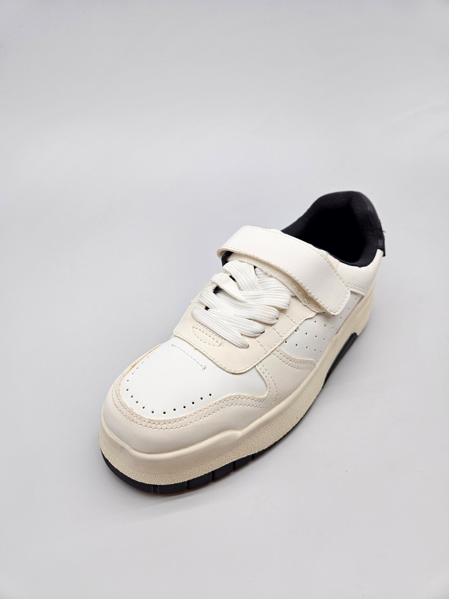BERSHKA NOVI ORIGINAL PATIKI BR 37
