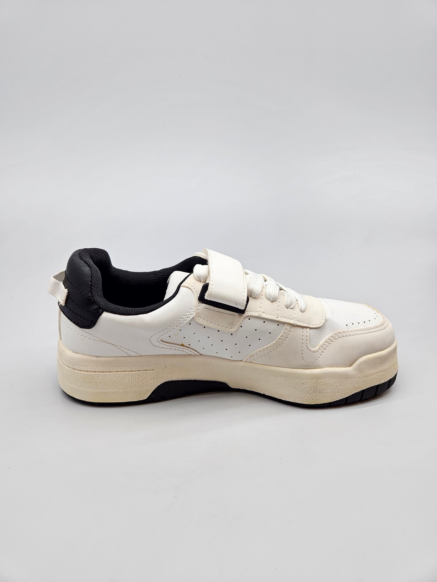 BERSHKA NOVI ORIGINAL PATIKI BR 37