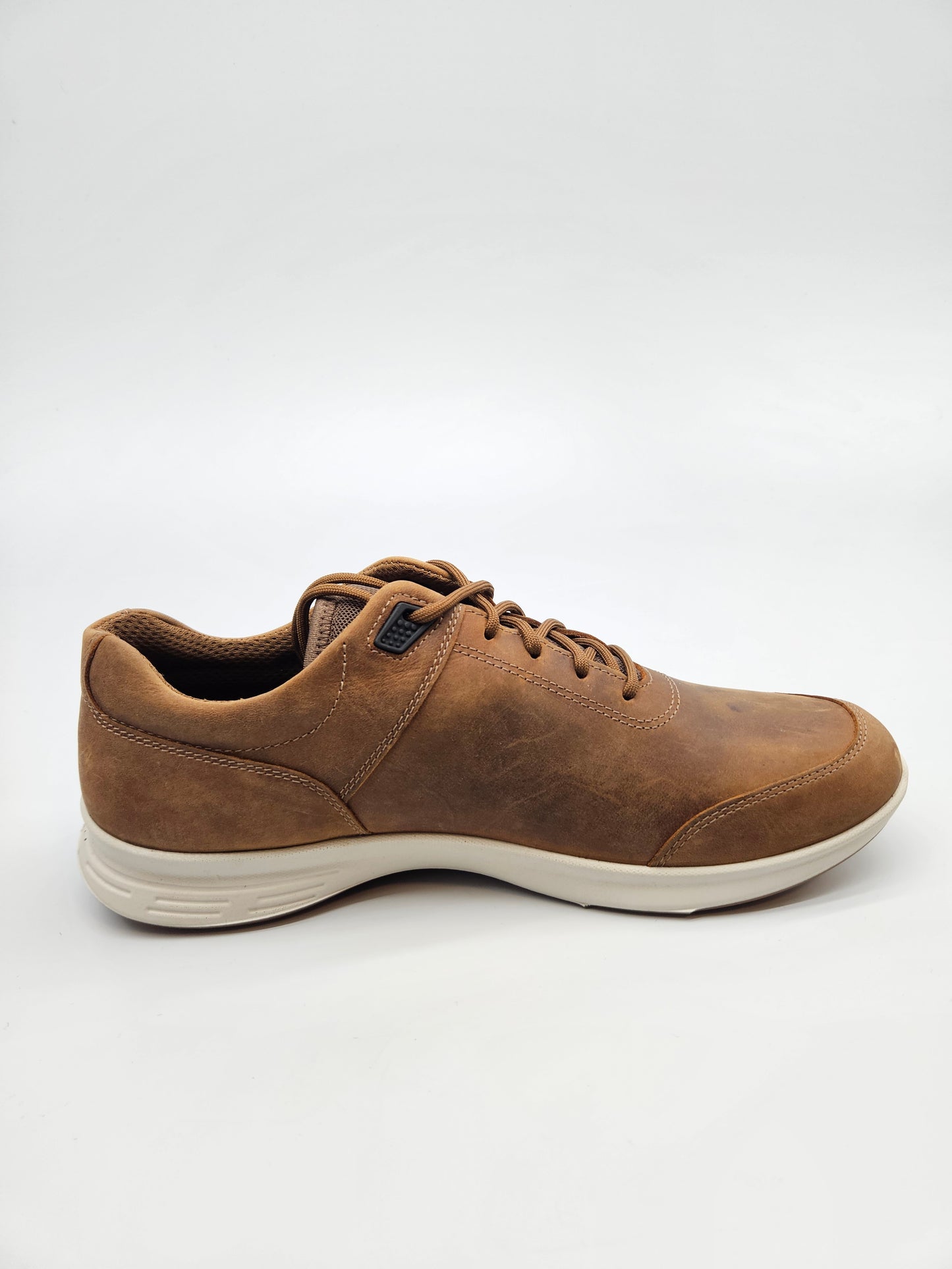 ECCO NOVI ORIGINAL PATIKI BR 42