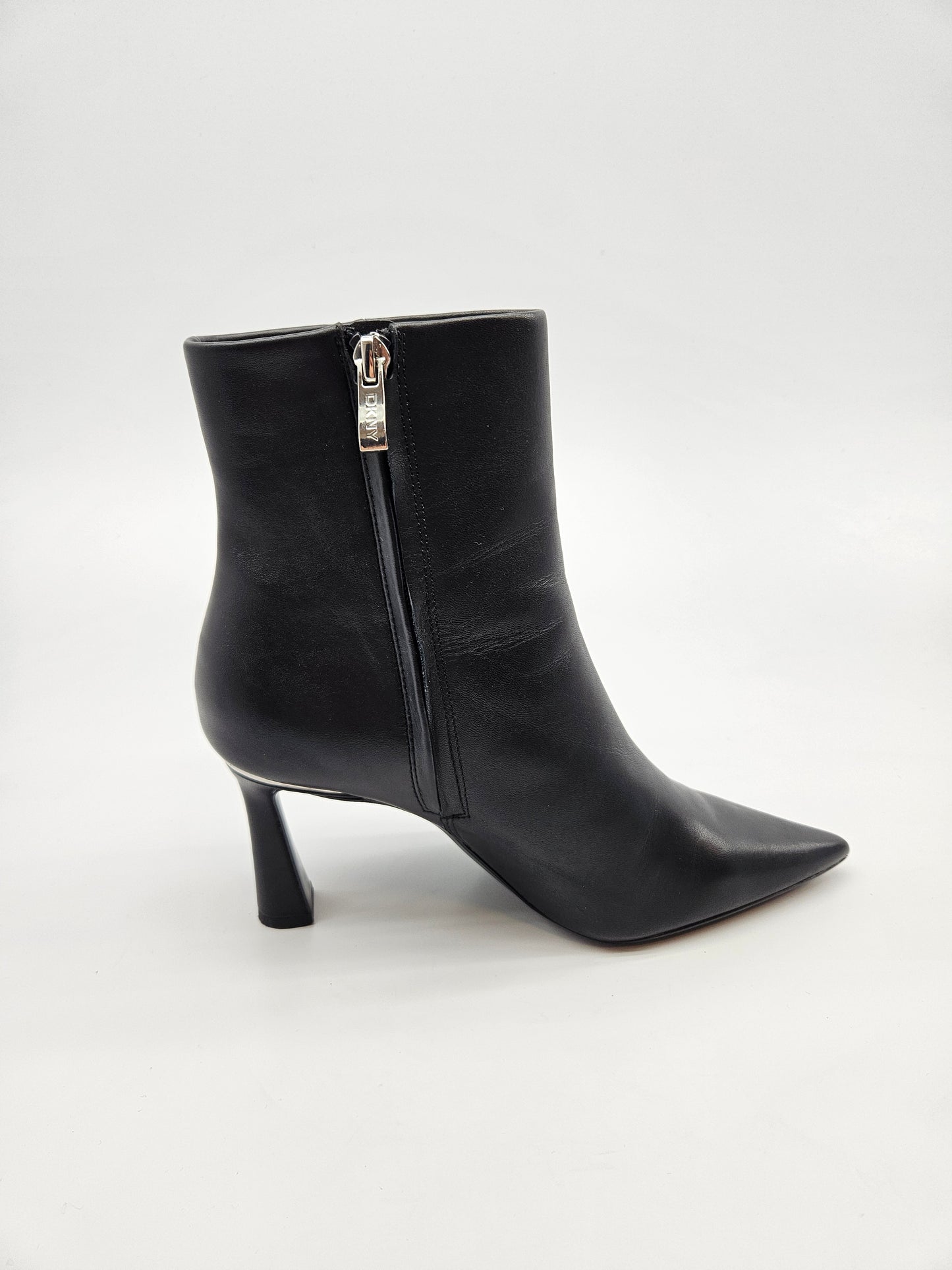 DKNY ORIGINAL KOZNI CIZMI BR 37.5