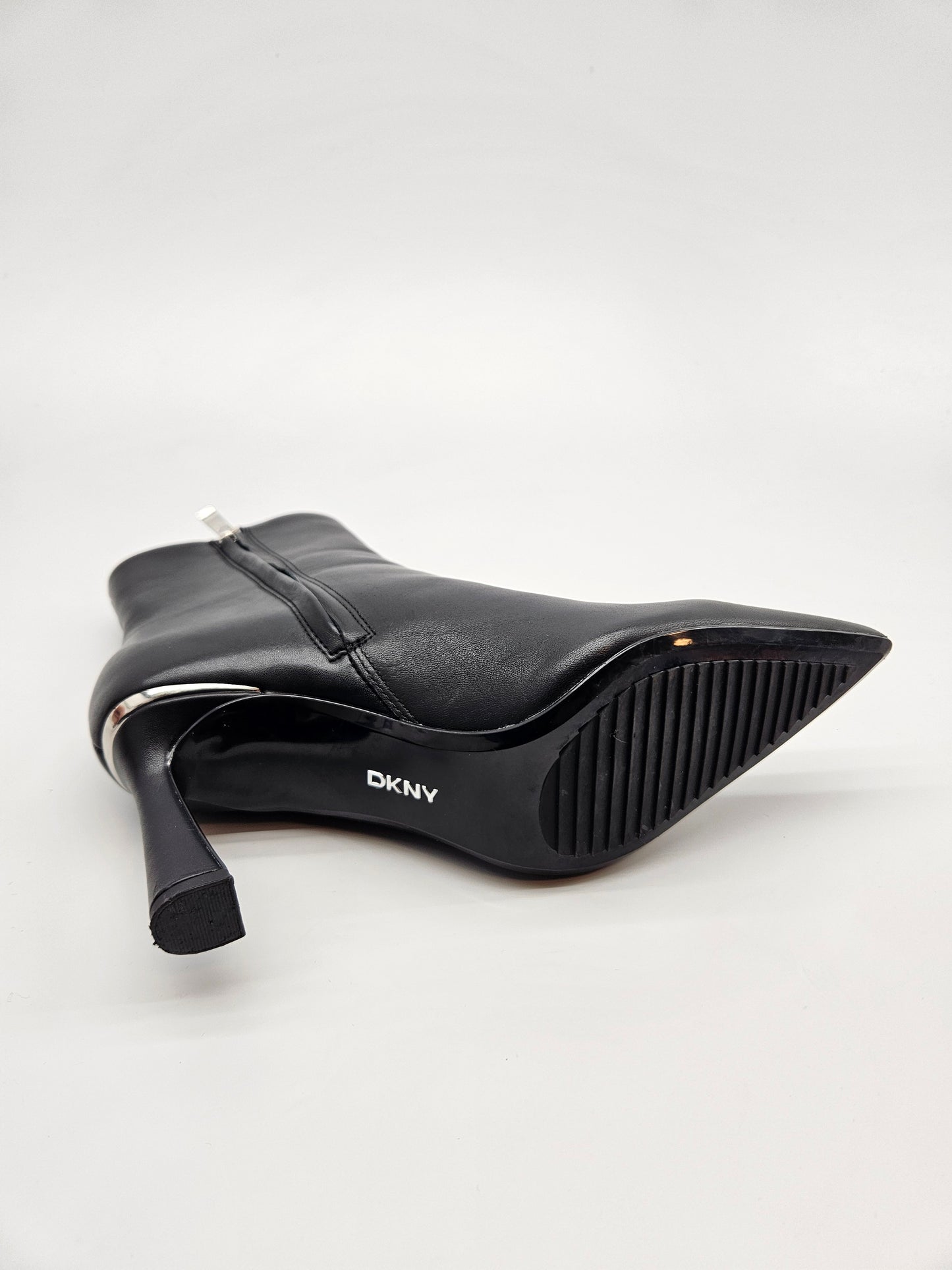 DKNY ORIGINAL KOZNI CIZMI BR 37.5