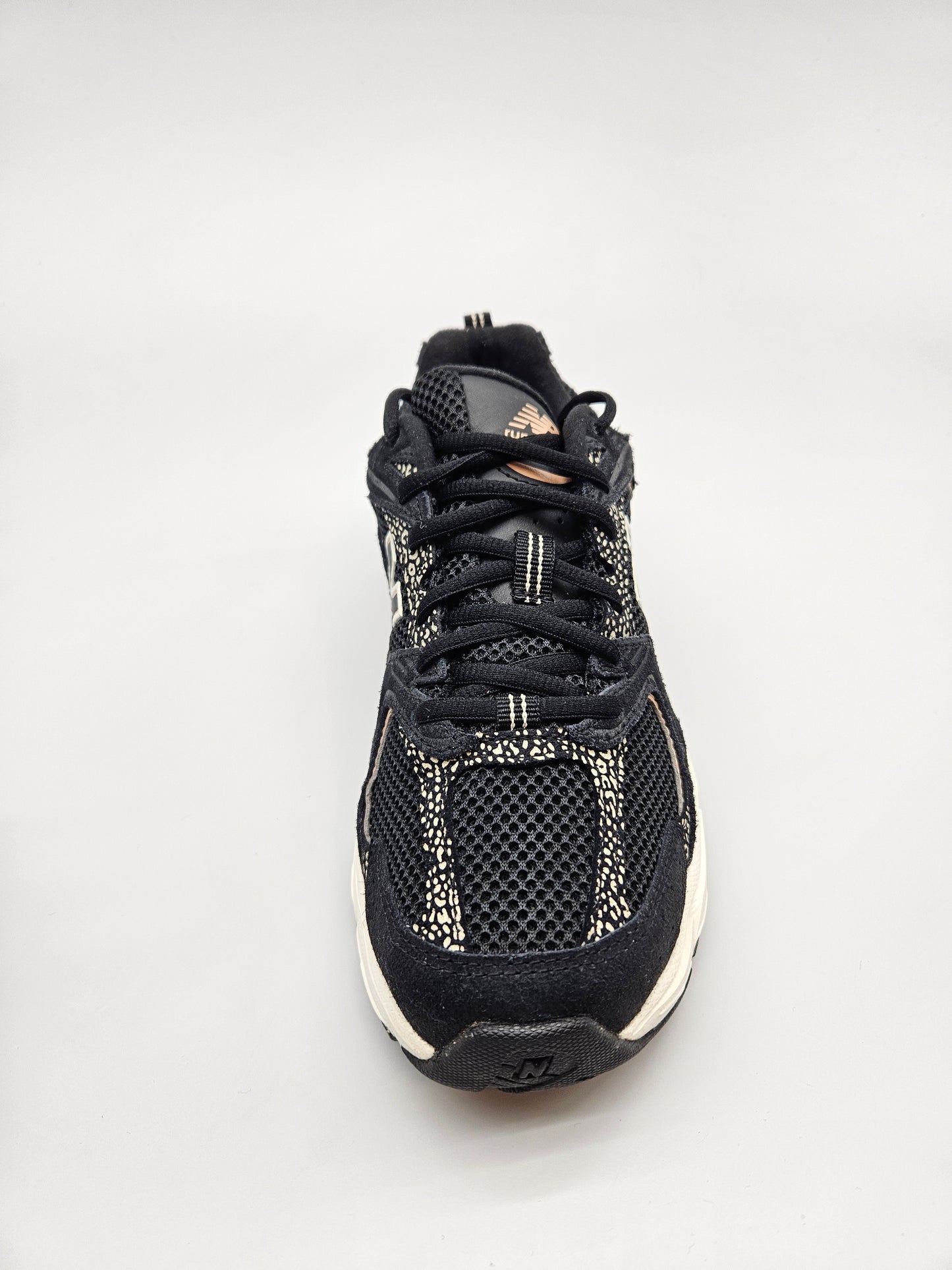 NEW BALANCE ORIGINAL PATIKI 38.4