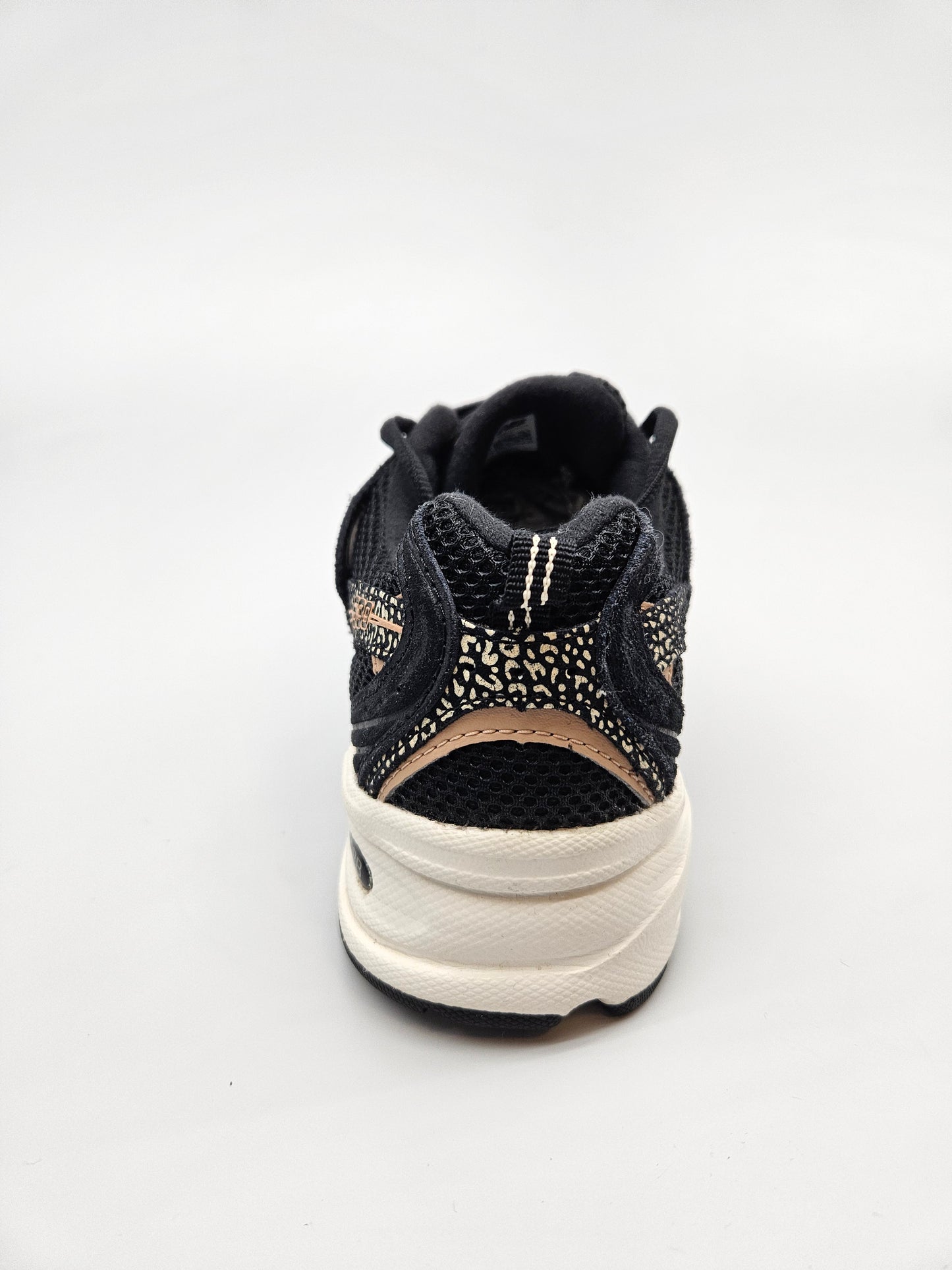 NEW BALANCE ORIGINAL PATIKI 38.4